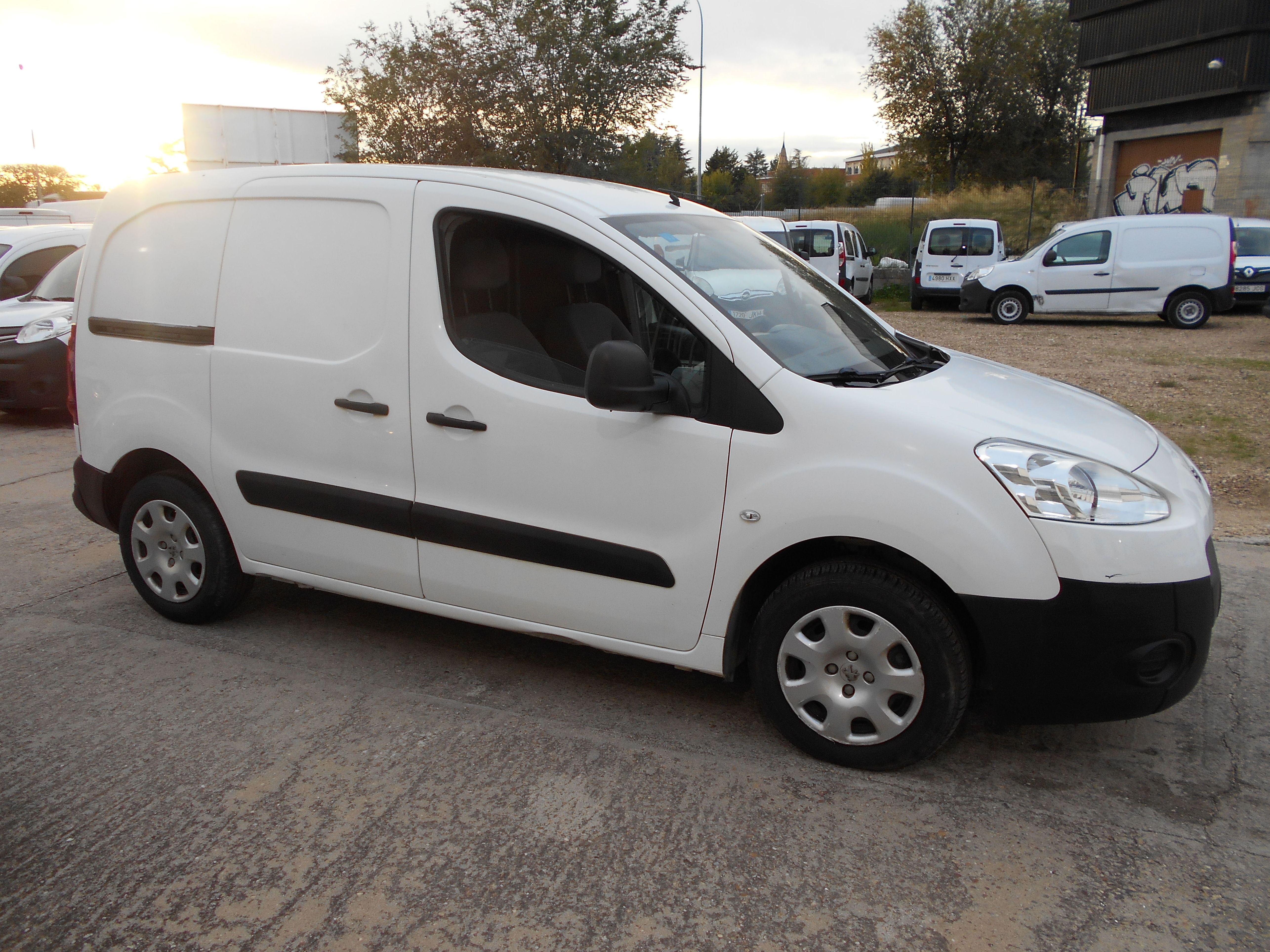 PEUGEOT PARTNER HDI 2015 FURGON: Stock de Furgonetas a Buen Precio PEUGEOT PARTNER HDI 2015 FURGON: Stock de Furgonetas a Buen Precio