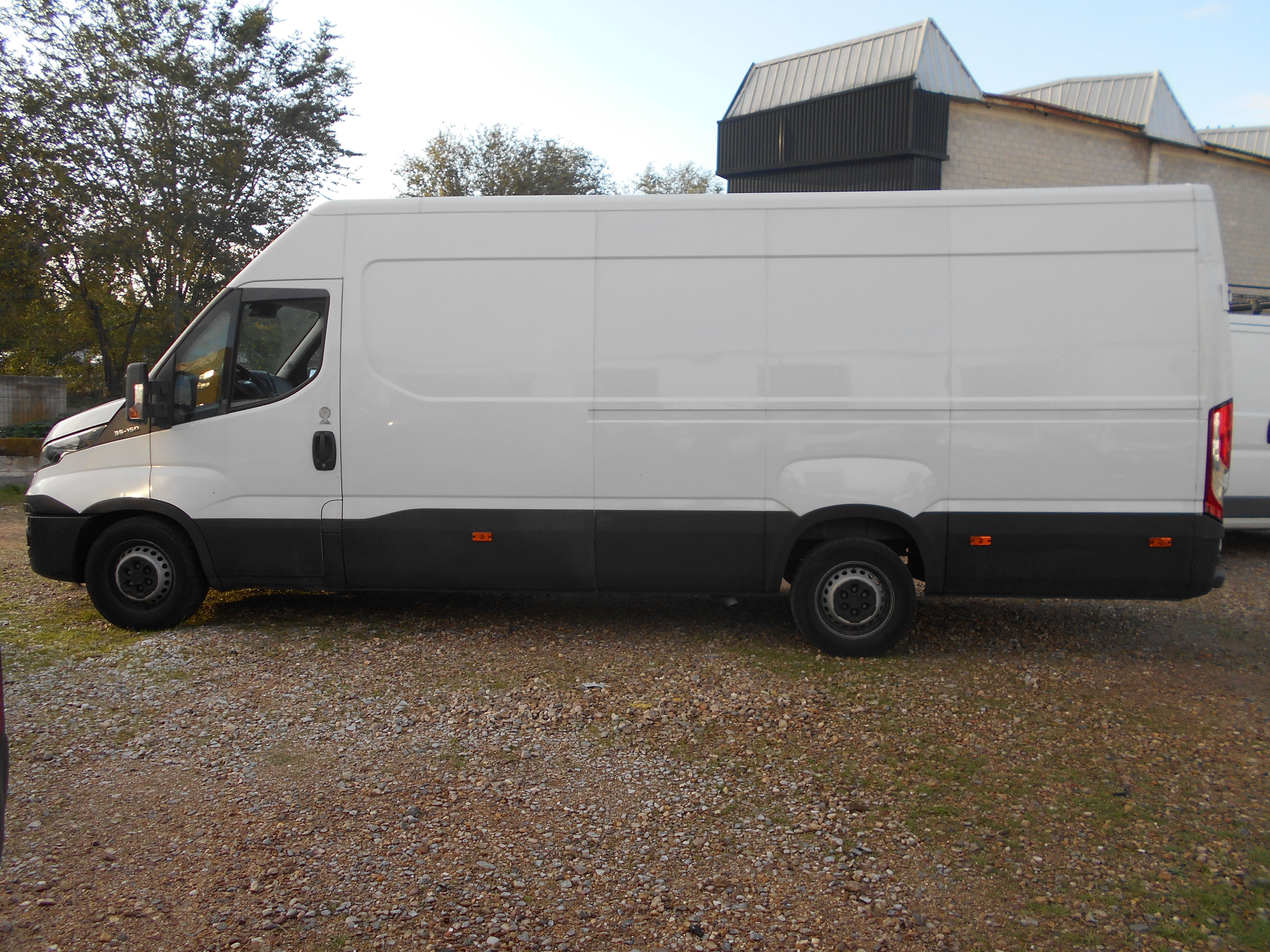 IVECO LARGA FURGON 3 PLAZAS : Stock de Furgonetas a Buen Precio IVECO LARGA FURGON 3 PLAZAS : Stock de Furgonetas a Buen Precio