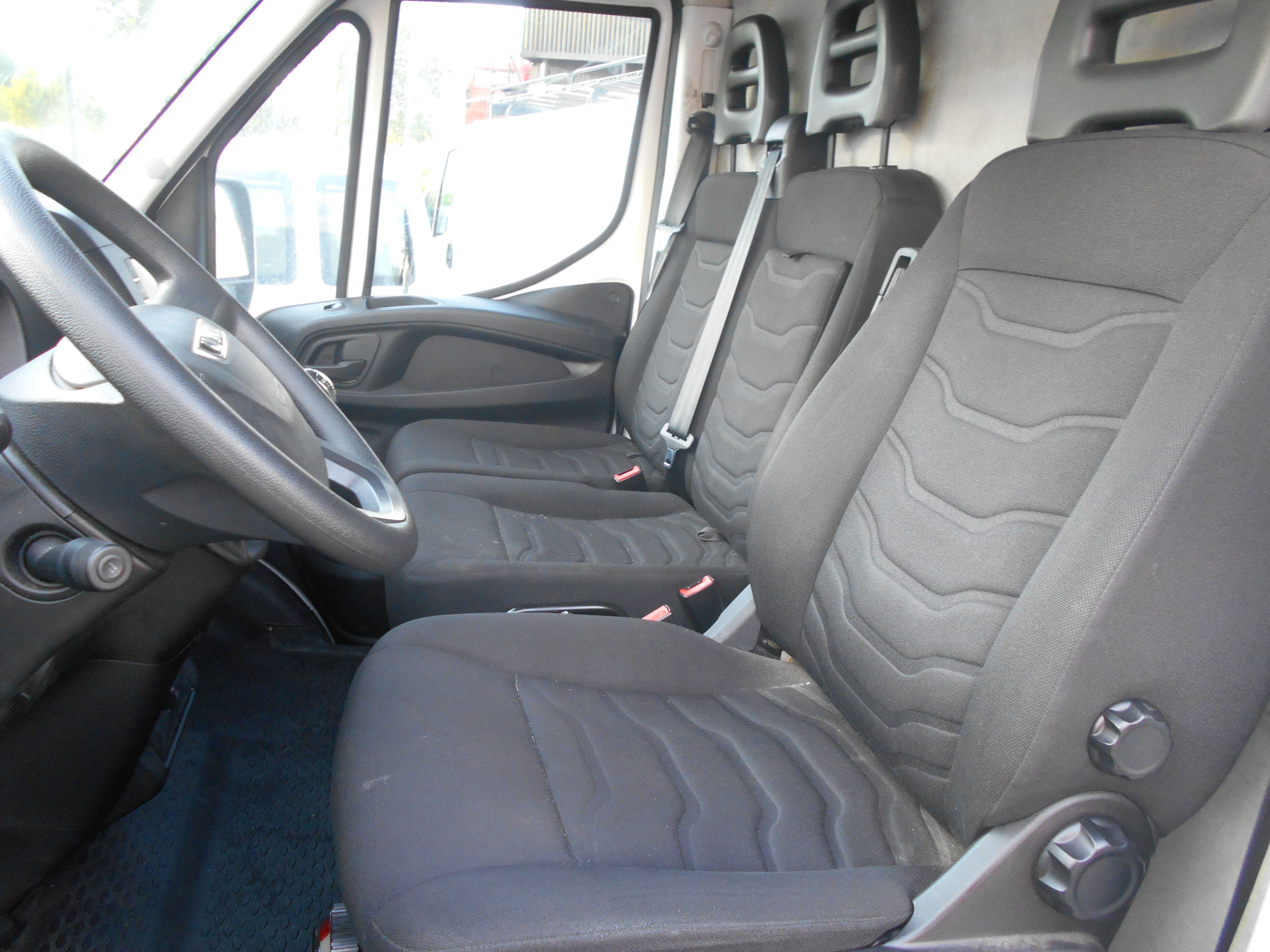 IVECO LARGA FURGON 3 PLAZAS : Stock de Furgonetas a Buen Precio IVECO LARGA FURGON 3 PLAZAS : Stock de Furgonetas a Buen Precio