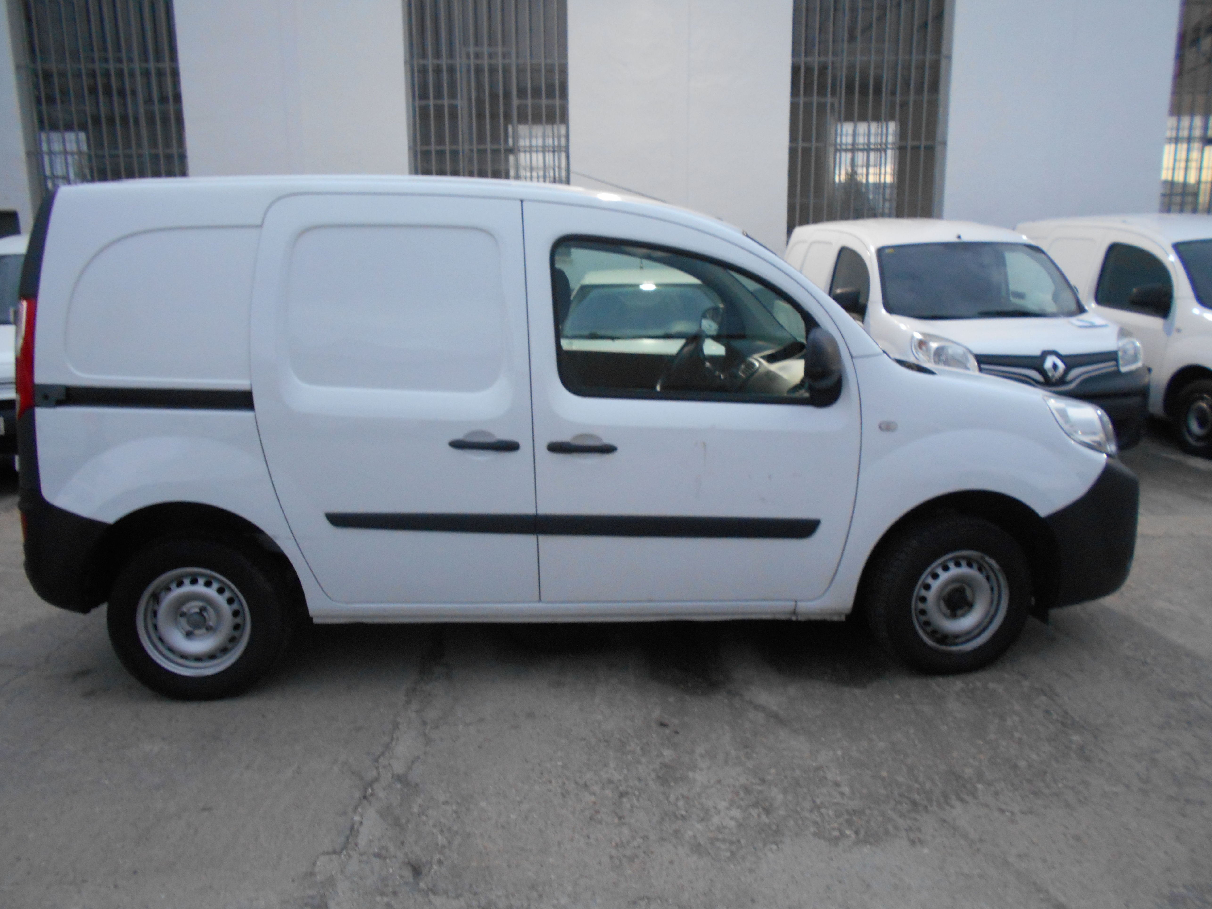 RENAULT KANGOO FURGON 2015 63.751 KM: Stock de Furgonetas a Buen Precio RENAULT KANGOO FURGON 2015 63.751 KM: Stock de Furgonetas a Buen Precio