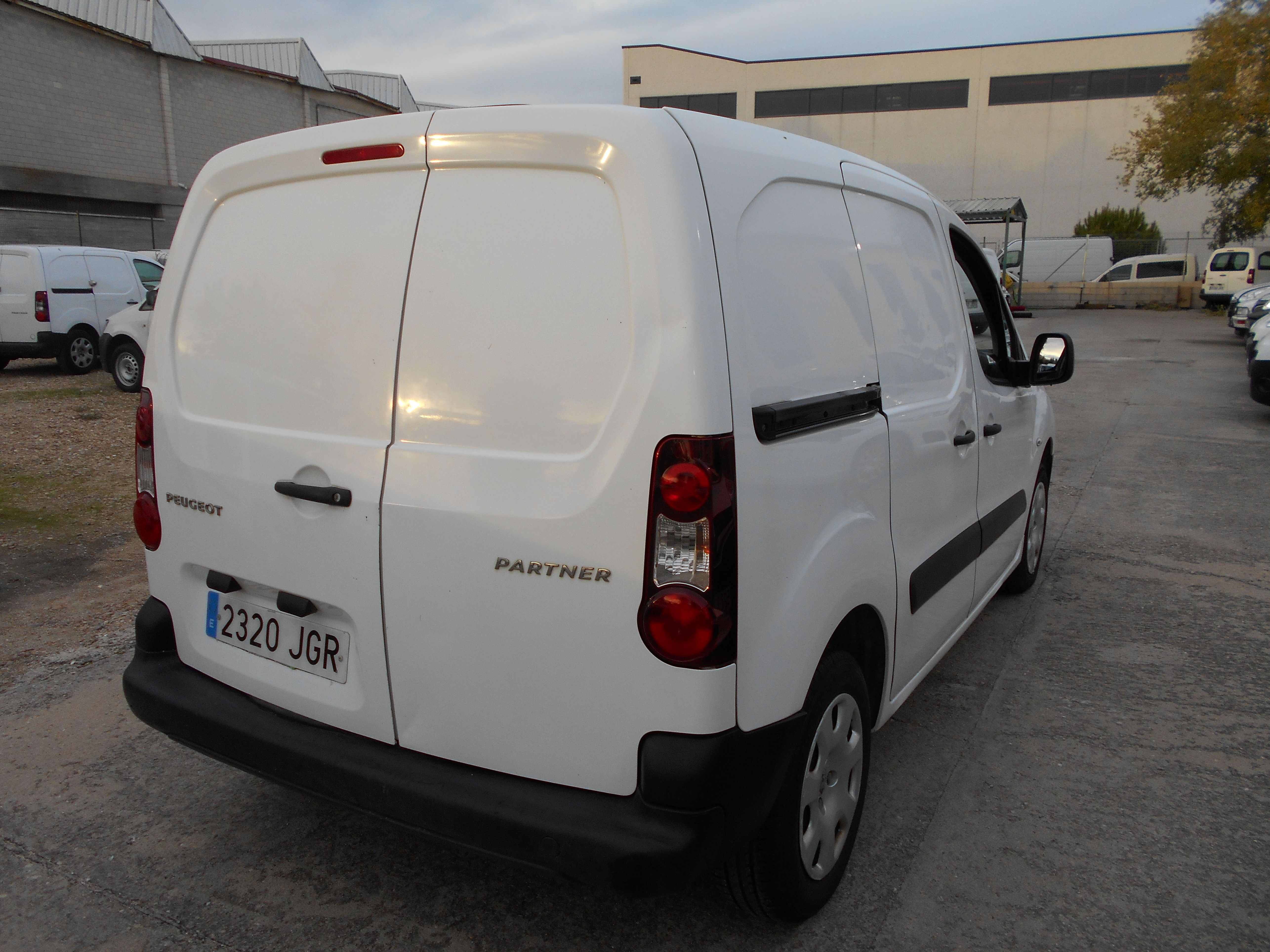 PEUGEOT PARTNER HDI 2015 FURGON: Stock de Furgonetas a Buen Precio PEUGEOT PARTNER HDI 2015 FURGON: Stock de Furgonetas a Buen Precio