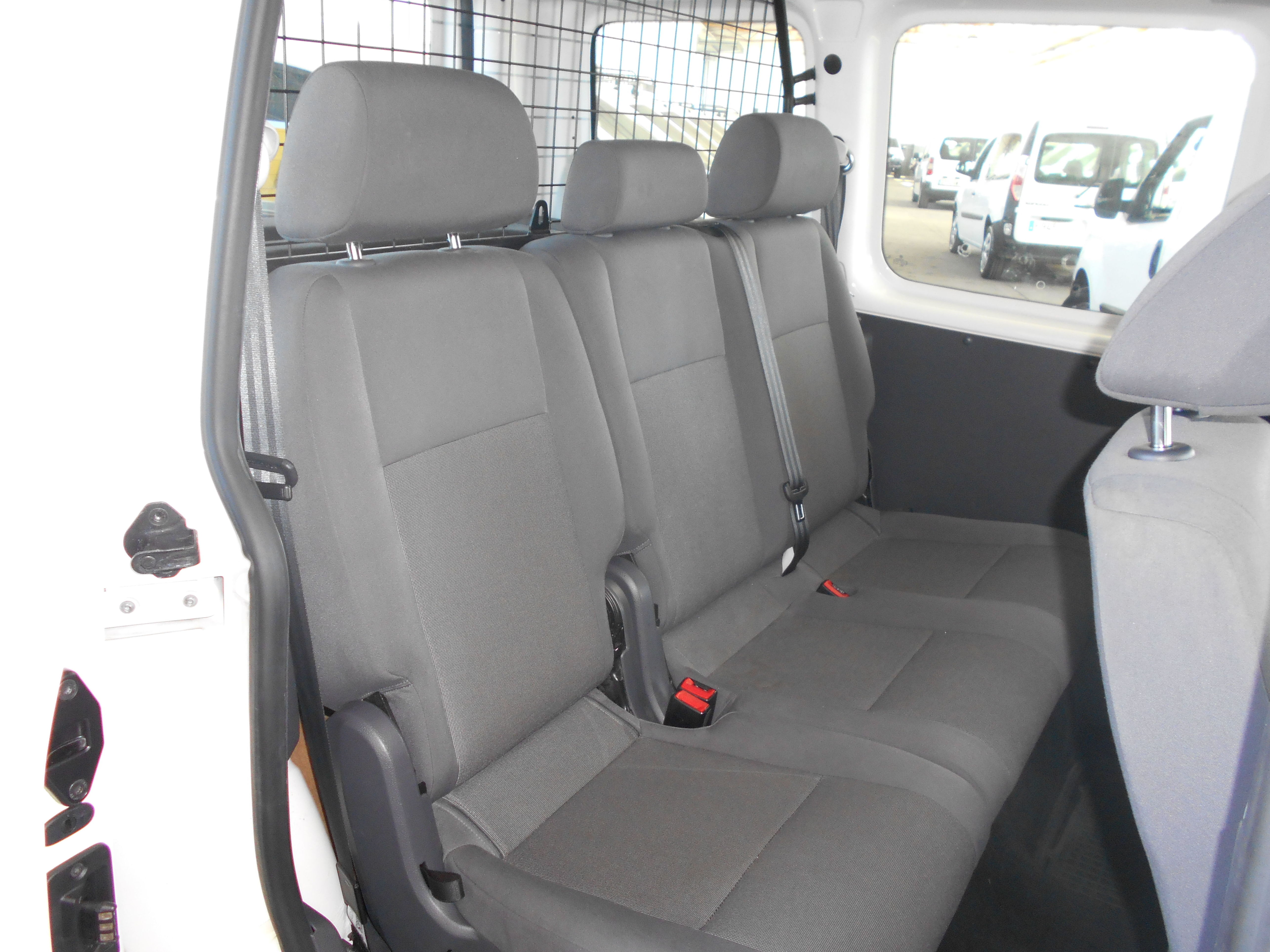 VOLKSWAGEN CADDY TDI COMBI 5 PLAZAS : Stock de Furgonetas a Buen Precio VOLKSWAGEN CADDY TDI COMBI 5 PLAZAS : Stock de Furgonetas a Buen Precio