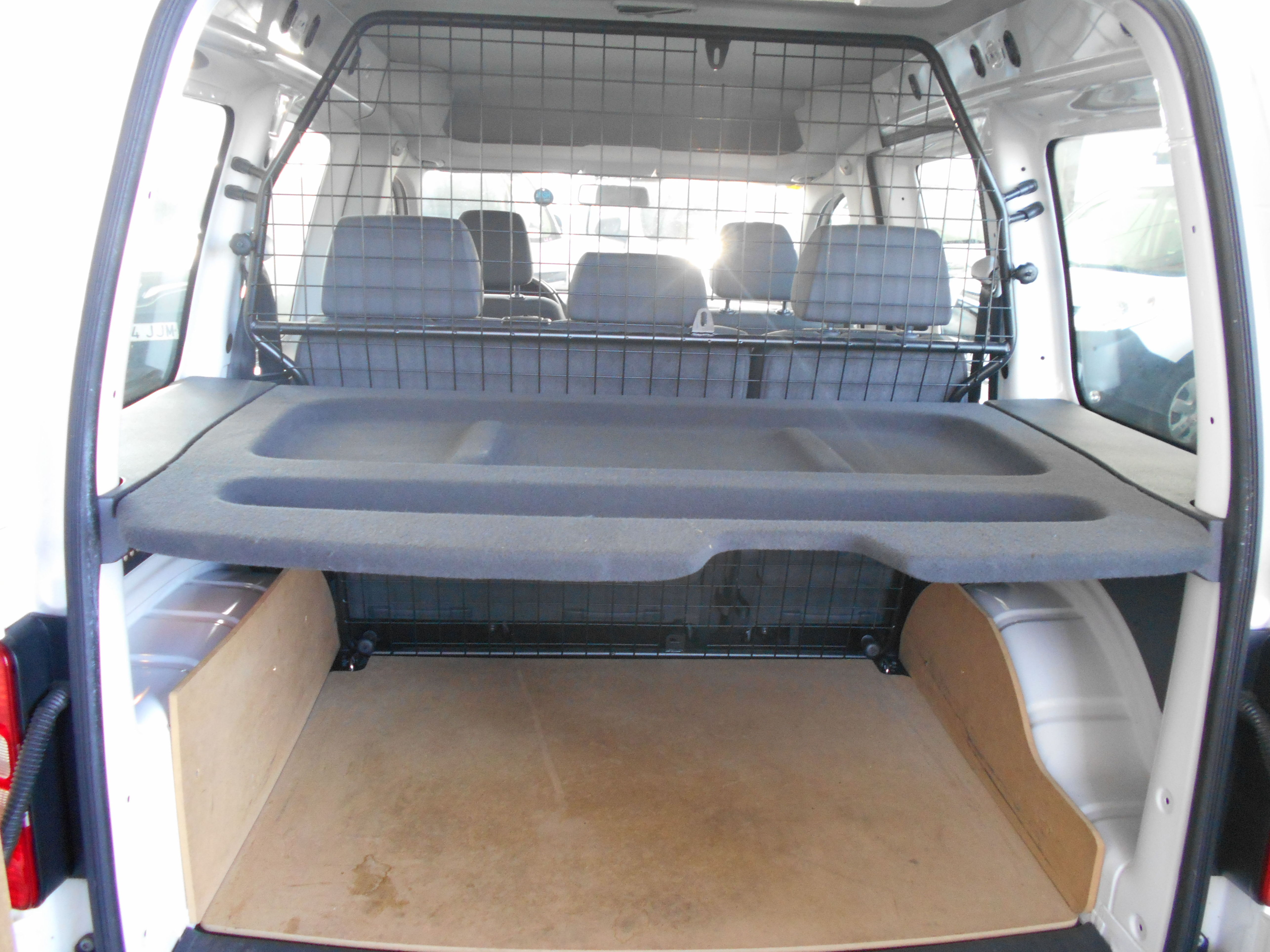 VOLKSWAGEN CADDY TDI COMBI 5 PLAZAS : Stock de Furgonetas a Buen Precio VOLKSWAGEN CADDY TDI COMBI 5 PLAZAS : Stock de Furgonetas a Buen Precio