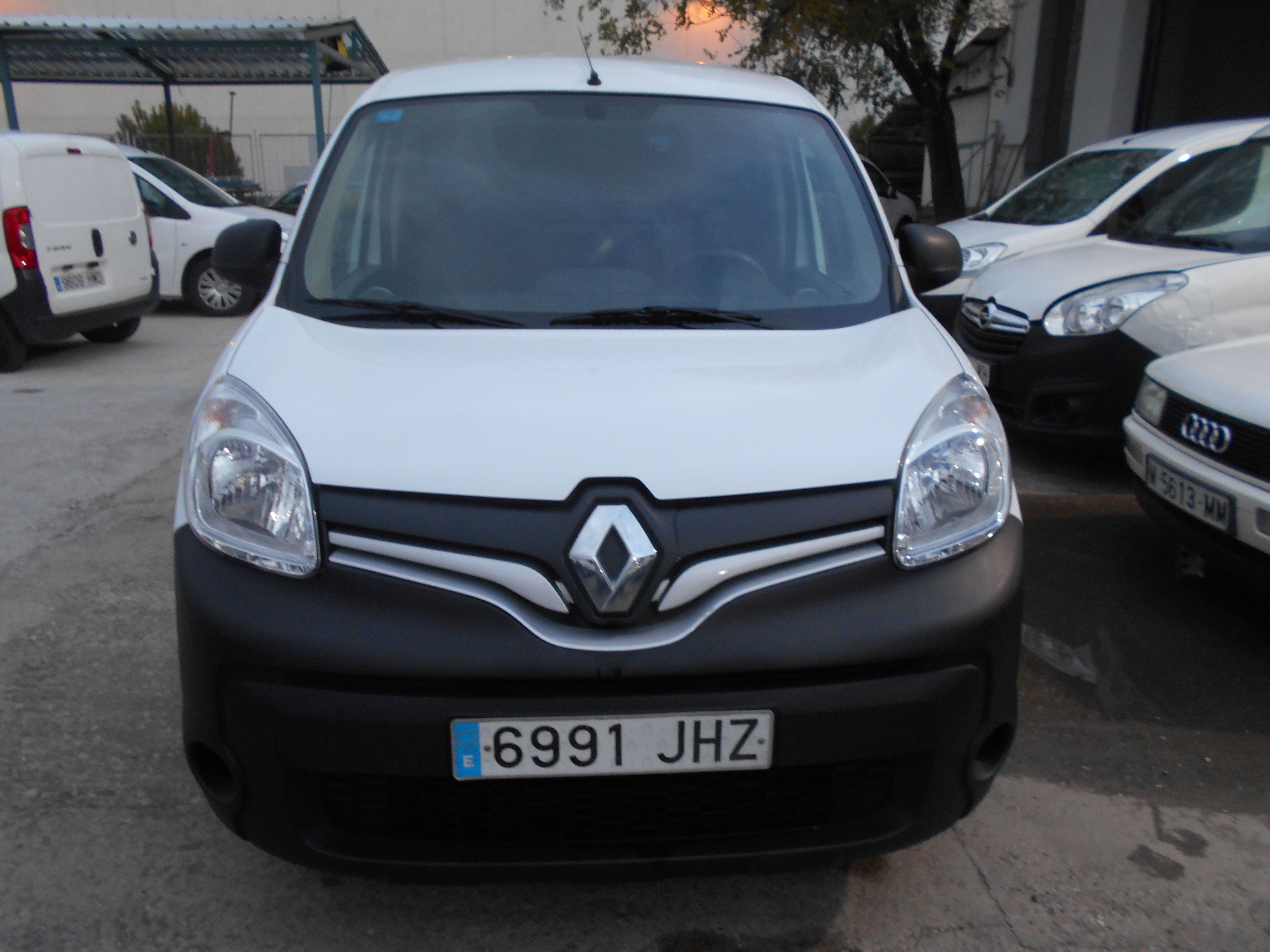 RENAULT KANGOO FURGON 2015 63.751 KM: Stock de Furgonetas a Buen Precio RENAULT KANGOO FURGON 2015 63.751 KM: Stock de Furgonetas a Buen Precio