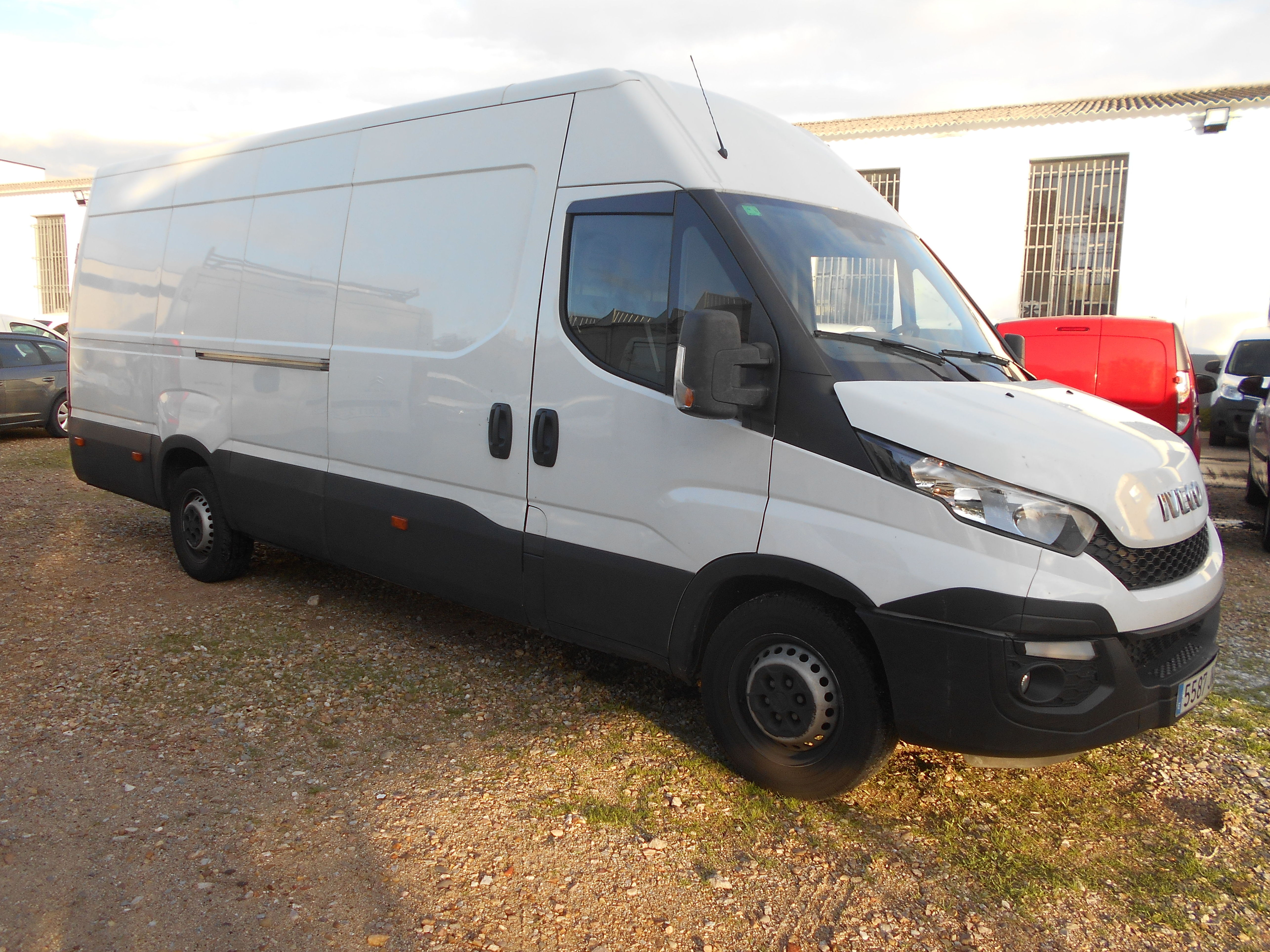 IVECO LARGA FURGON 3 PLAZAS : Stock de Furgonetas a Buen Precio IVECO LARGA FURGON 3 PLAZAS : Stock de Furgonetas a Buen Precio