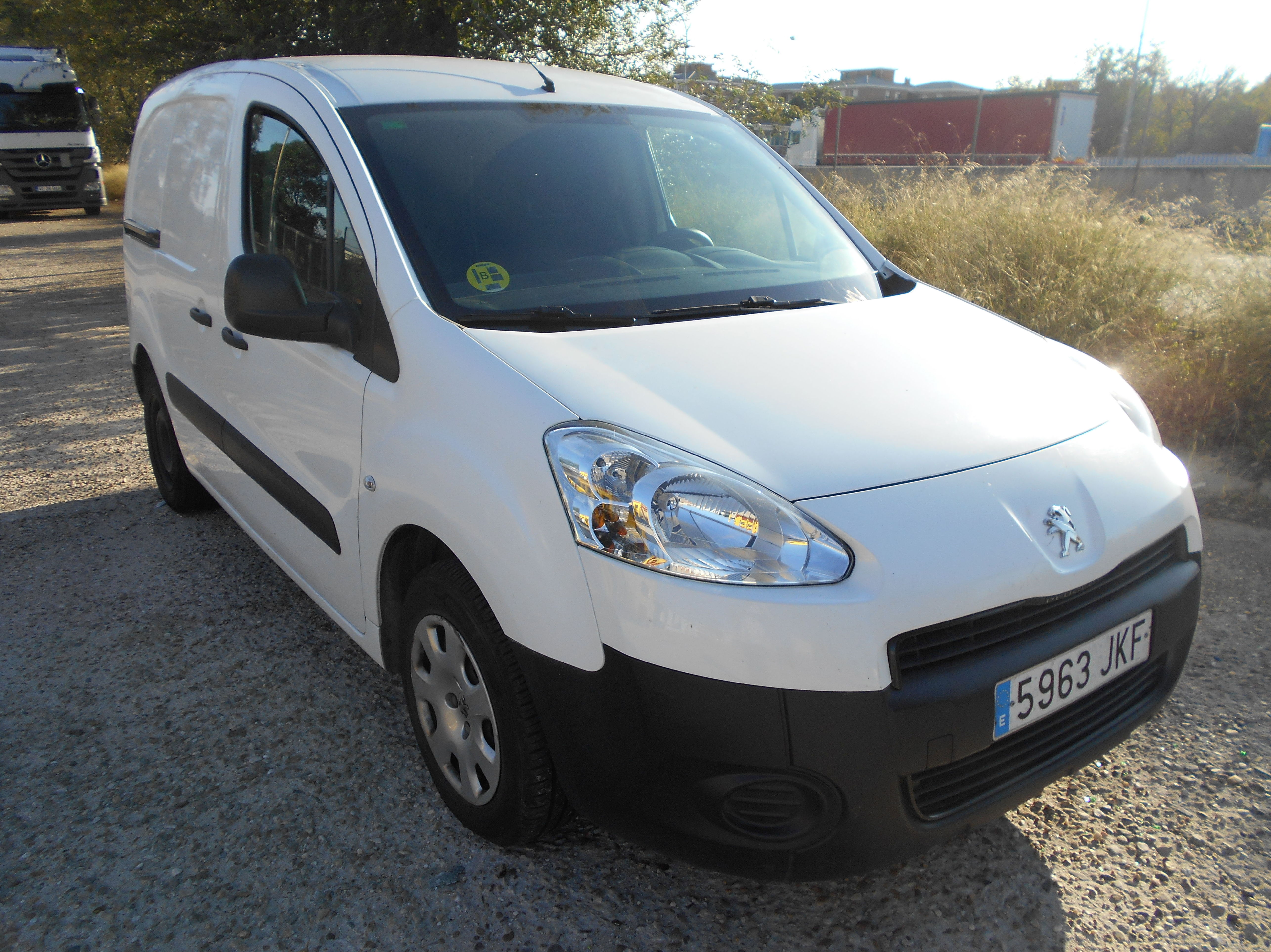 PEUGEOT PARTNER HDI FURGON 2015 SOLO 93.256 KM: Stock de Furgonetas a Buen Precio PEUGEOT PARTNER HDI FURGON 2015 SOLO 93.256 KM: Stock de Furgonetas a Buen Precio