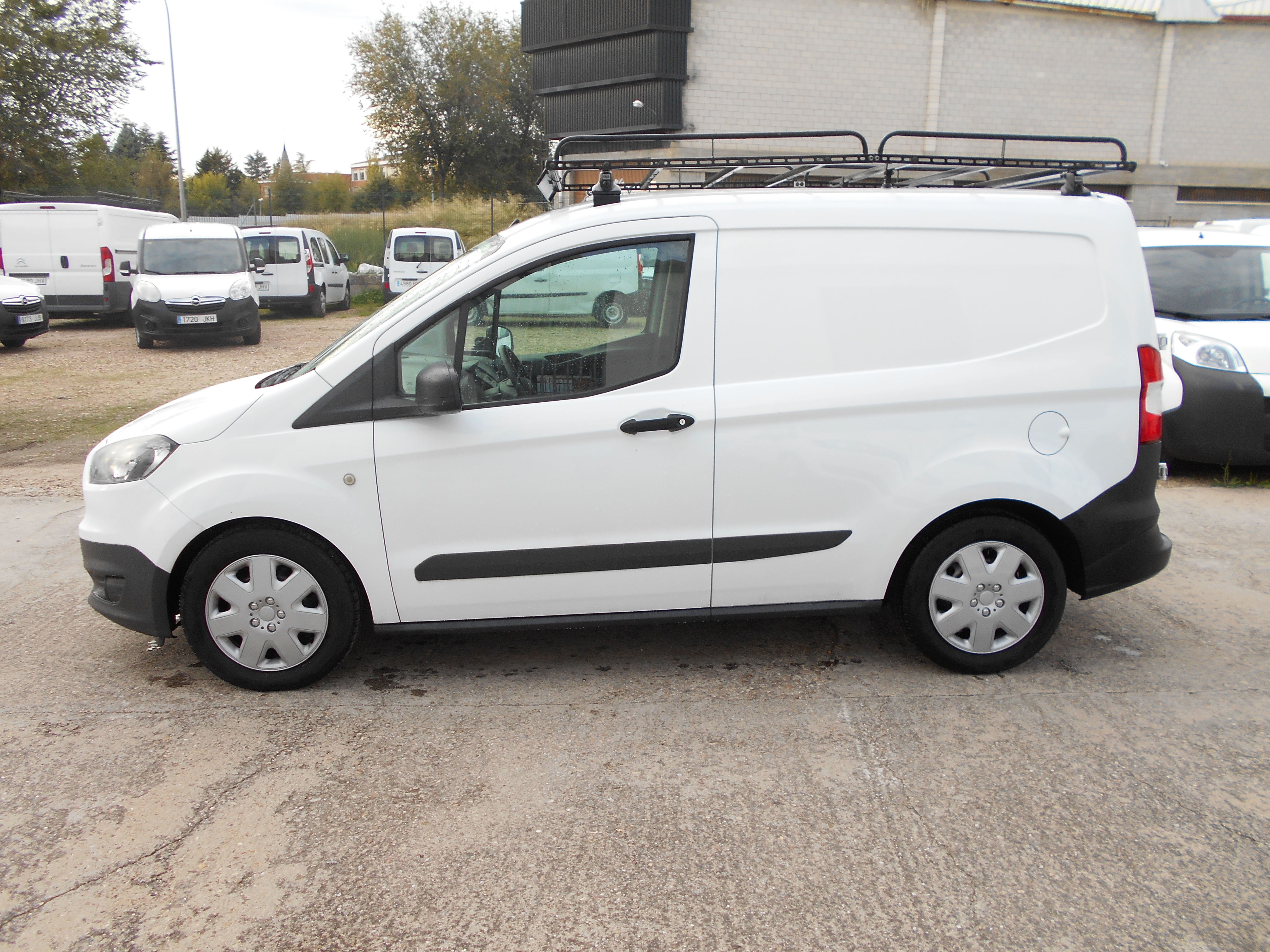 FORD TRANSIT COURRIER 2015: Stock de Furgonetas a Buen Precio FORD TRANSIT COURRIER 2015: Stock de Furgonetas a Buen Precio