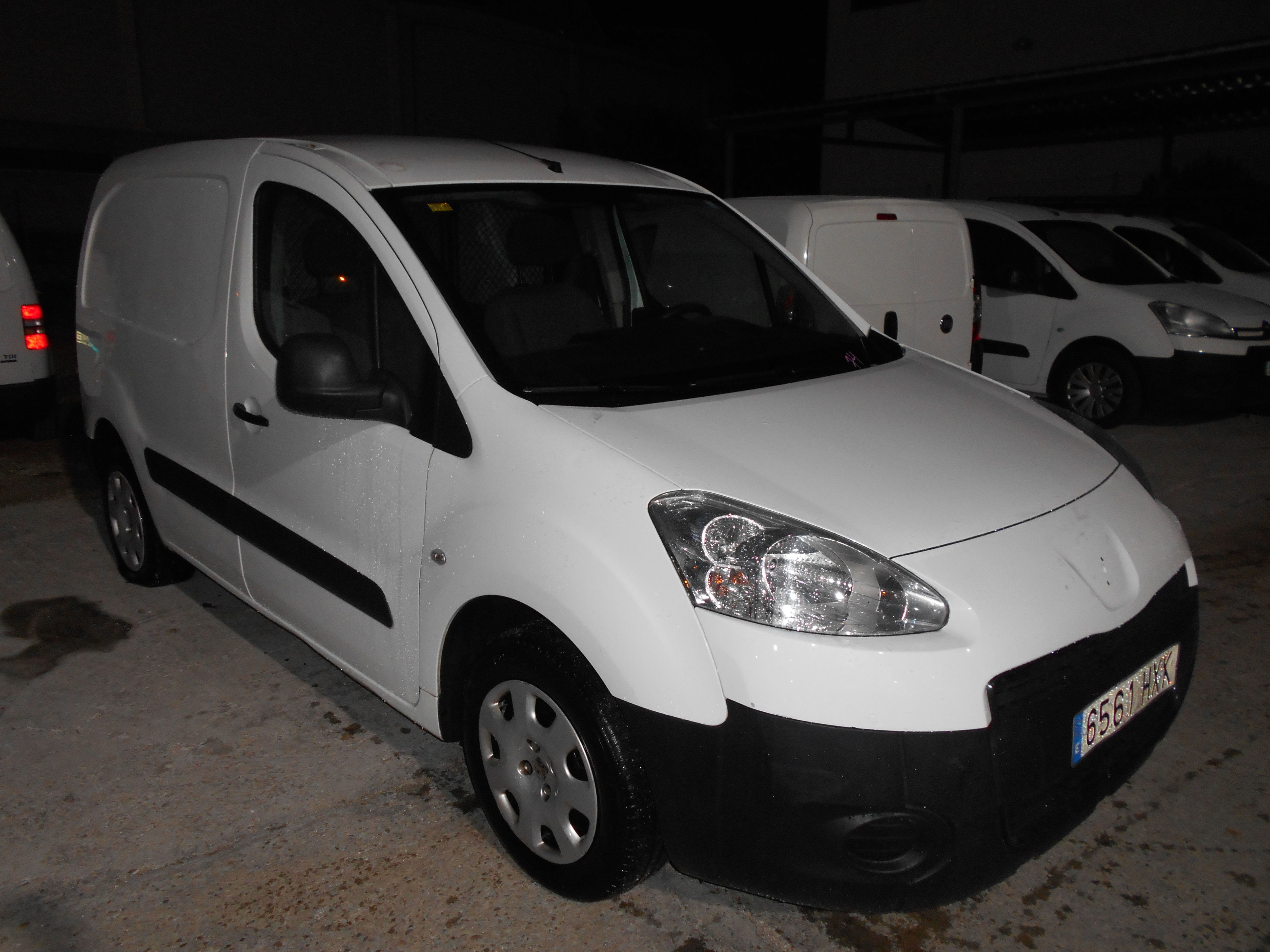 PEUGEOT PARTNER HDI 2014 FURGON: Stock de Furgonetas a Buen Precio PEUGEOT PARTNER HDI 2014 FURGON: Stock de Furgonetas a Buen Precio