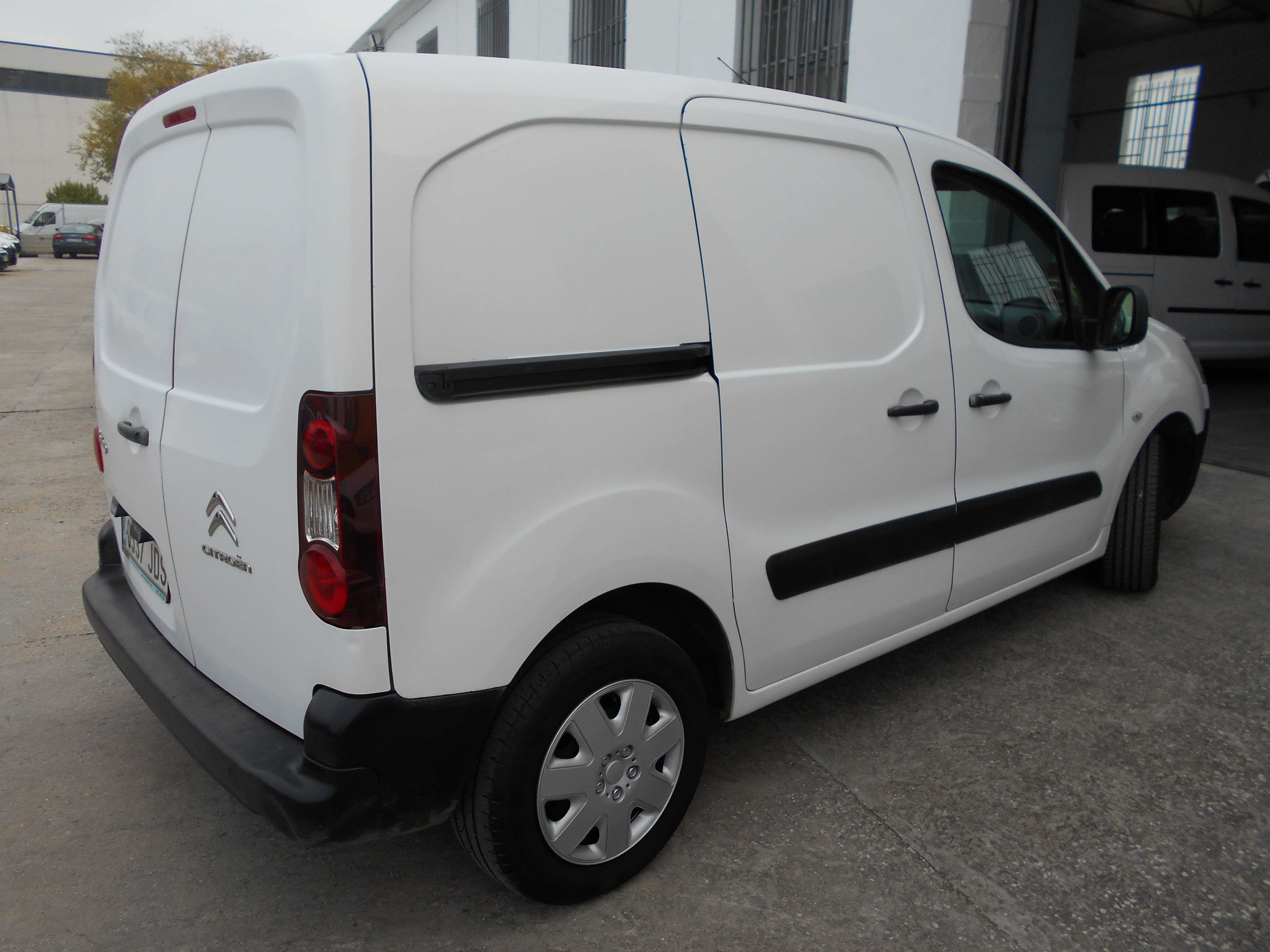 CITROEN BERLINGO FURGON 2015: Stock de Furgonetas a Buen Precio CITROEN BERLINGO FURGON 2015: Stock de Furgonetas a Buen Precio