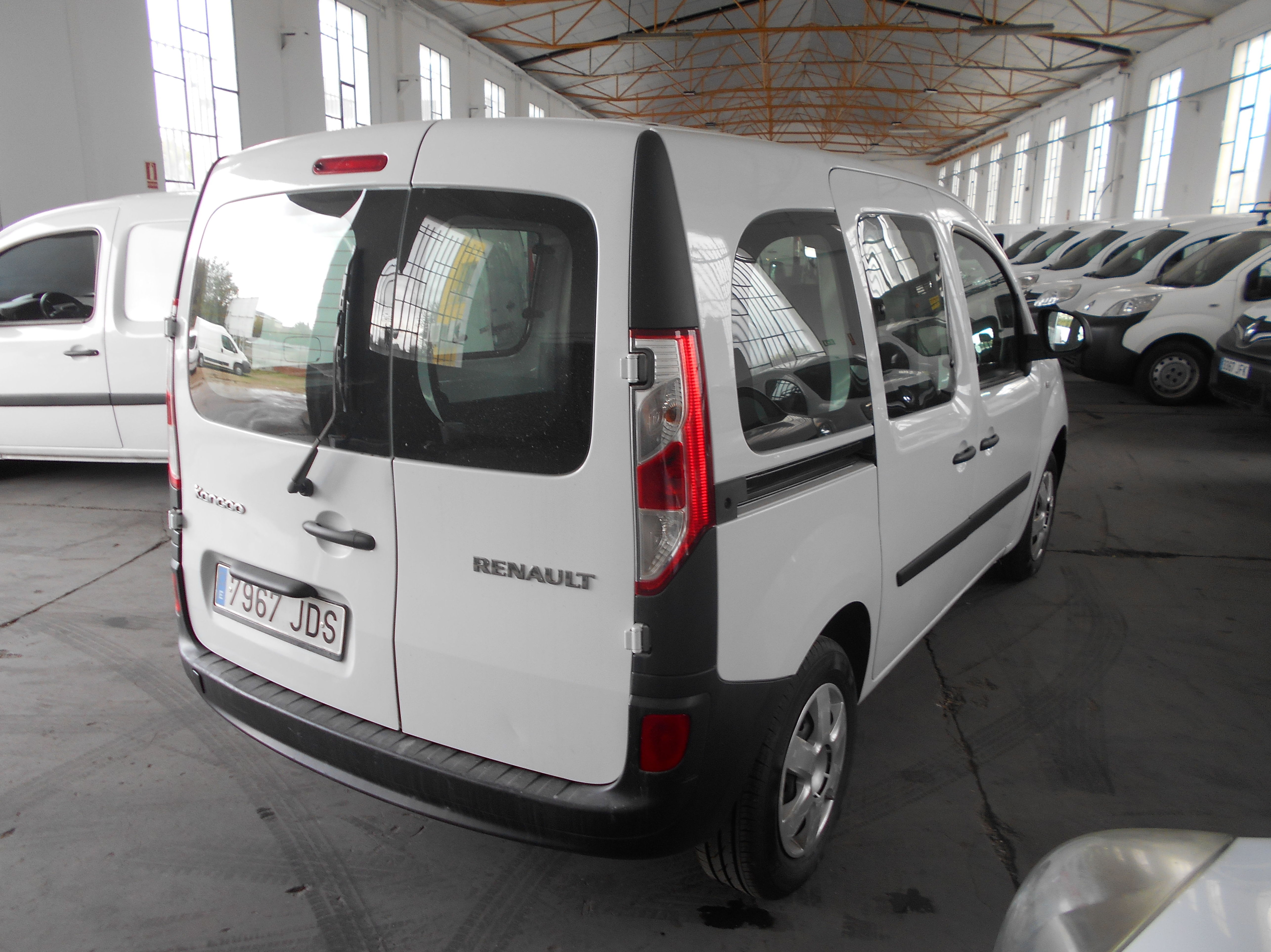 RENAULT KANGOO 5 PLAZAS 2015: Stock de Furgonetas a Buen Precio RENAULT KANGOO 5 PLAZAS 2015: Stock de Furgonetas a Buen Precio