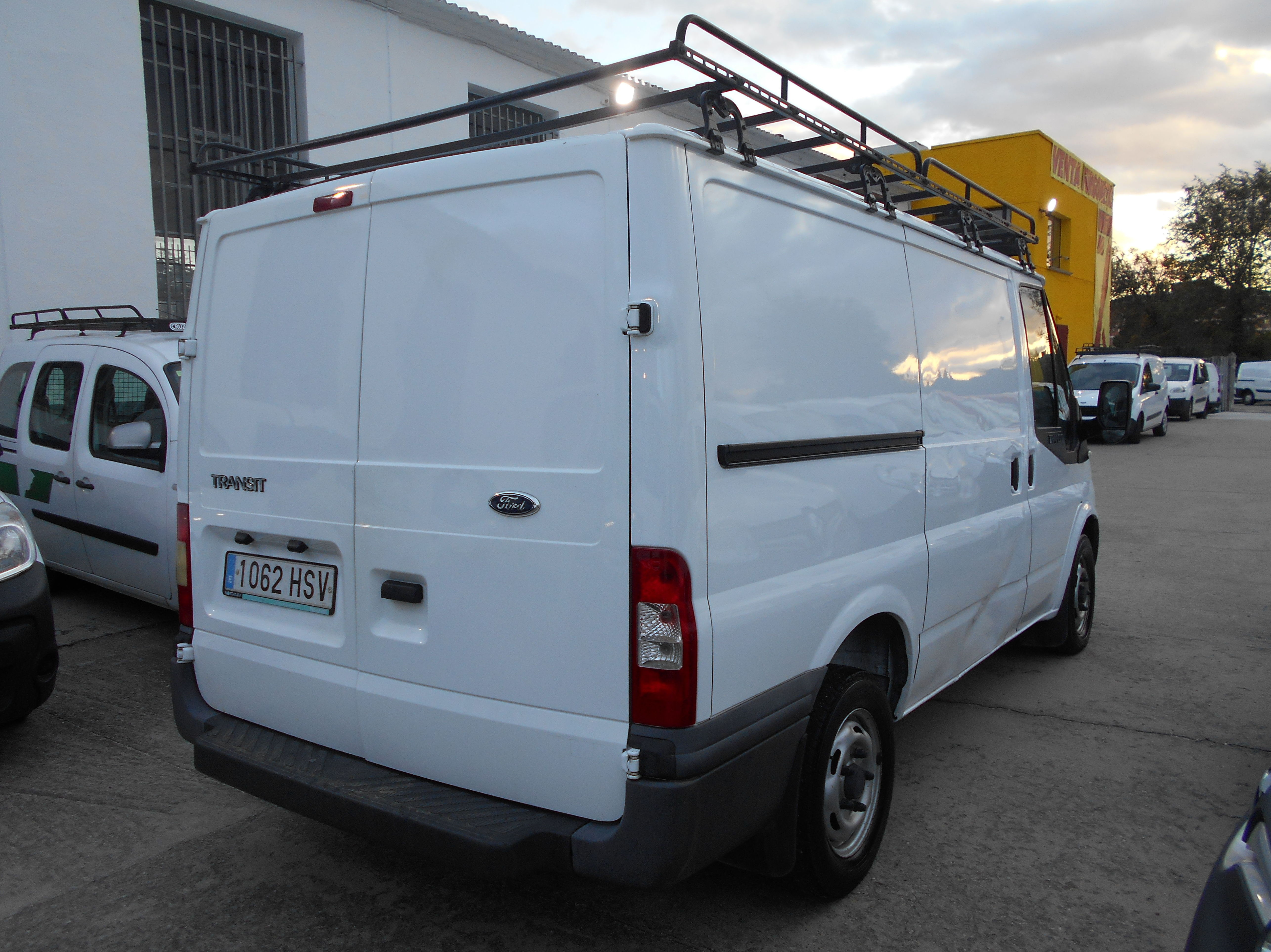 FORD TRANSIT FURGON 3 PLAZAS: Stock de Furgonetas a Buen Precio FORD TRANSIT FURGON 3 PLAZAS: Stock de Furgonetas a Buen Precio
