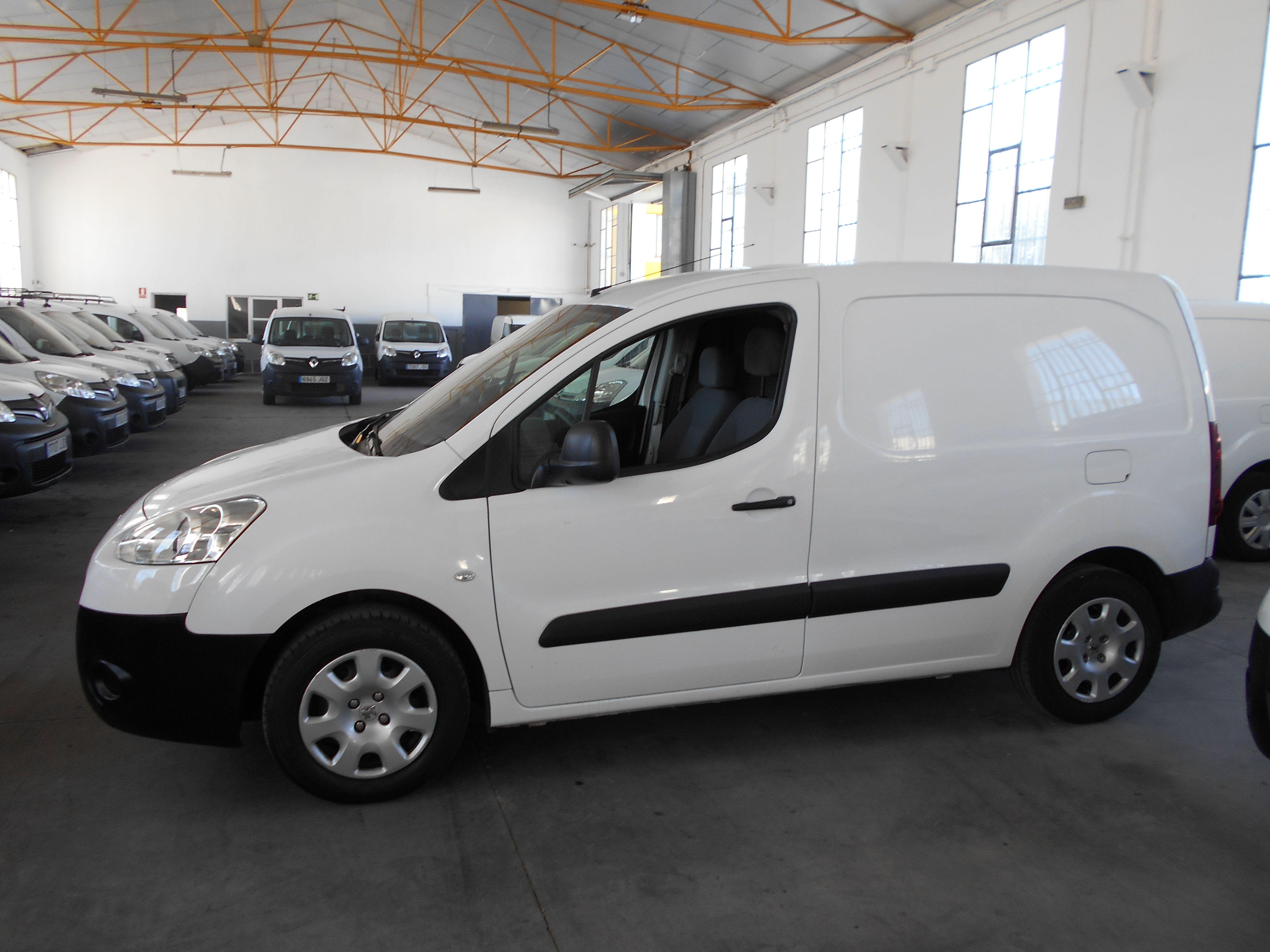 PEUGEOT PARTNER FURGON 2015: Stock de Furgonetas a Buen Precio PEUGEOT PARTNER FURGON 2015: Stock de Furgonetas a Buen Precio