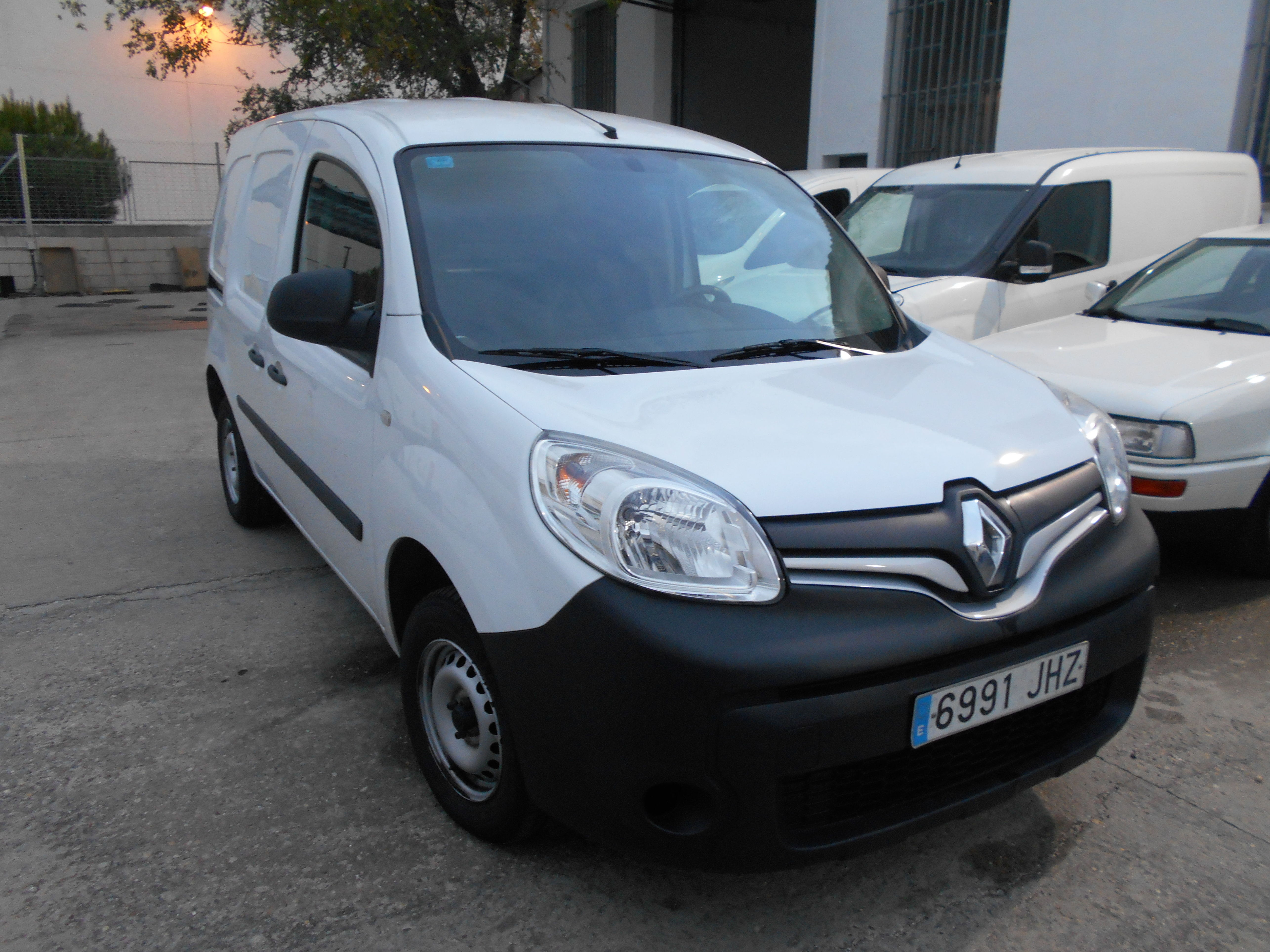 RENAULT KANGOO FURGON 2015 63.751 KM: Stock de Furgonetas a Buen Precio RENAULT KANGOO FURGON 2015 63.751 KM: Stock de Furgonetas a Buen Precio