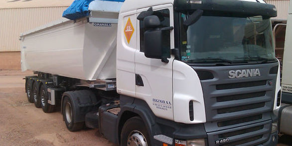 Basculantes aluminio.: Servicios de EUGENIO, S. A. Basculantes aluminio.: Servicios de EUGENIO, S. A.