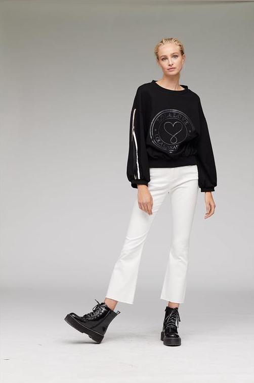 SUDADERA: CATÁLOGO de Paula Fernández SUDADERA: CATÁLOGO de Paula Fernández