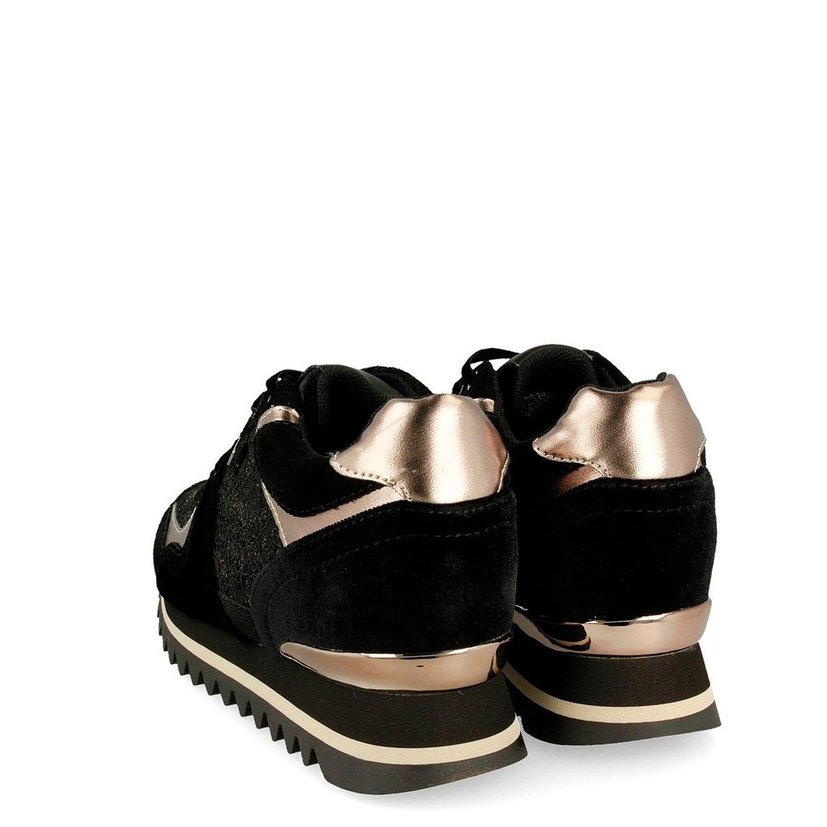 Sneakers negras texturas Sneakers negras texturas