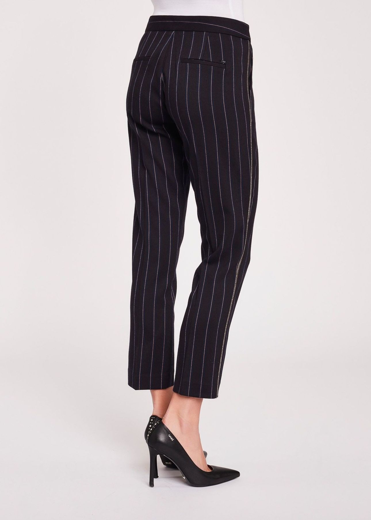 PANTALÓN: CATÁLOGO de Paula Fernández PANTALÓN: CATÁLOGO de Paula Fernández