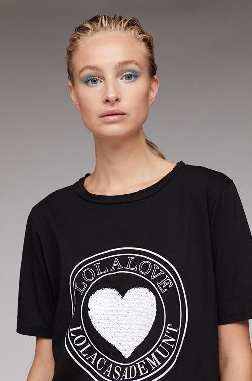 CAMISETA: CATÁLOGO de Paula Fernández CAMISETA: CATÁLOGO de Paula Fernández