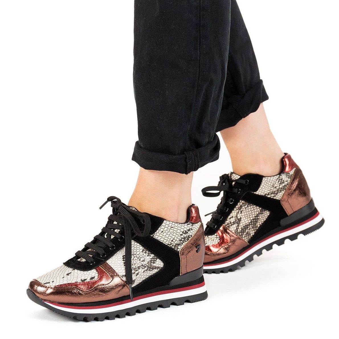 SNEAKERS: CATÁLOGO de Paula Fernández SNEAKERS: CATÁLOGO de Paula Fernández
