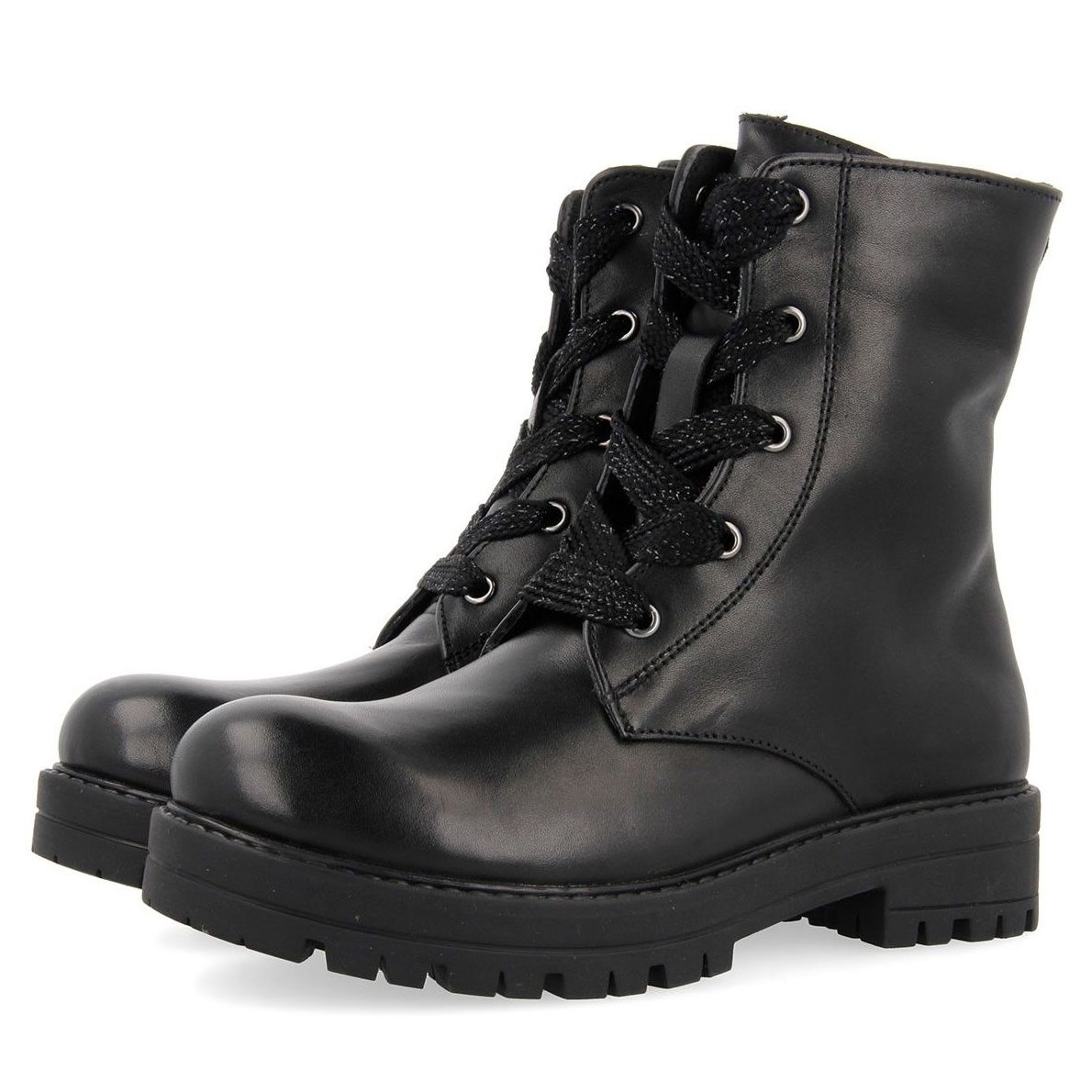BOTA MILITAR: CATÁLOGO de Paula Fernández BOTA MILITAR: CATÁLOGO de Paula Fernández