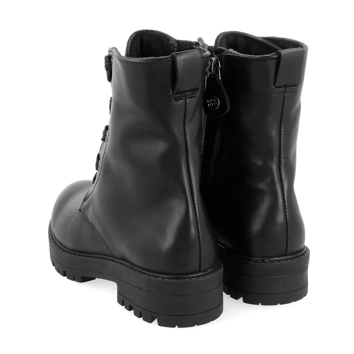BOTA MILITAR: CATÁLOGO de Paula Fernández BOTA MILITAR: CATÁLOGO de Paula Fernández
