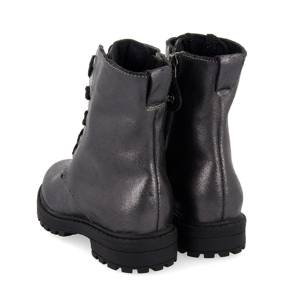 BOTA ESTILO MILITAR: CATÁLOGO de Paula Fernández BOTA ESTILO MILITAR: CATÁLOGO de Paula Fernández