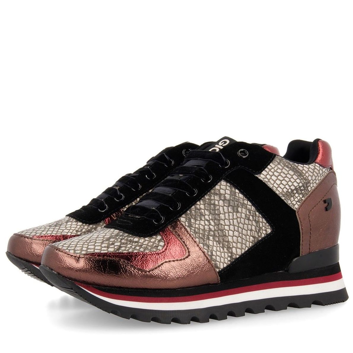 SNEAKERS: CATÁLOGO de Paula Fernández SNEAKERS: CATÁLOGO de Paula Fernández