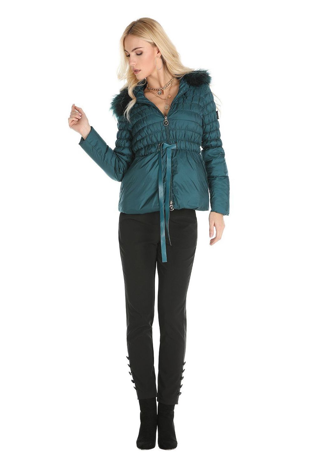 CHAQUETA CORTA: CATÁLOGO de Paula Fernández CHAQUETA CORTA: CATÁLOGO de Paula Fernández