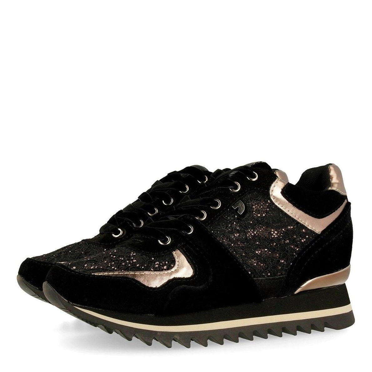 Sneakers negras texturas Sneakers negras texturas