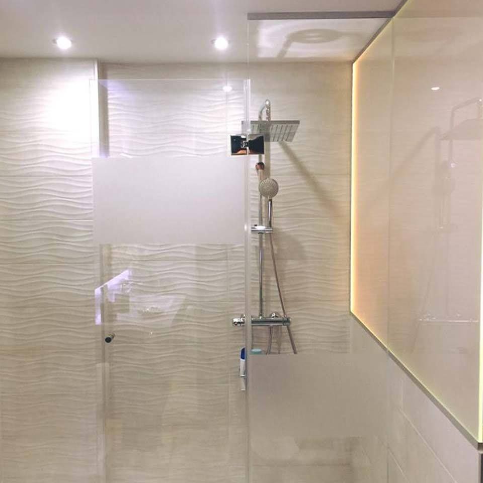 Mamparas de baño: Servicios de Vitreus - Vidres i Miralls Mamparas de baño: Servicios de Vitreus - Vidres i Miralls