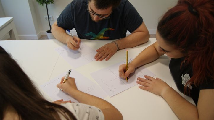 Cursos específicos: Clases en la academia de Acadèmia Logia Cursos específicos: Clases en la academia de Acadèmia Logia