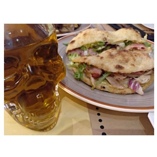 Bocadillos en pan de pizza: Carta de Restaurante Pizzería Metrópolis Bocadillos en pan de pizza: Carta de Restaurante Pizzería Metrópolis
