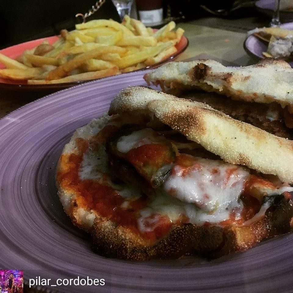 Bocadillos en pan de pizza: Carta de Restaurante Pizzería Metrópolis Bocadillos en pan de pizza: Carta de Restaurante Pizzería Metrópolis