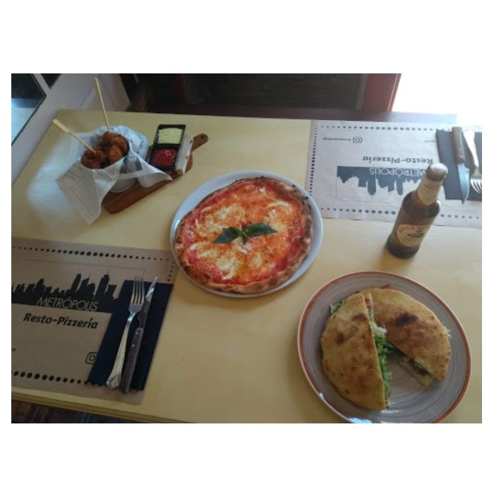 Bocadillos en pan de pizza: Carta de Restaurante Pizzería Metrópolis Bocadillos en pan de pizza: Carta de Restaurante Pizzería Metrópolis