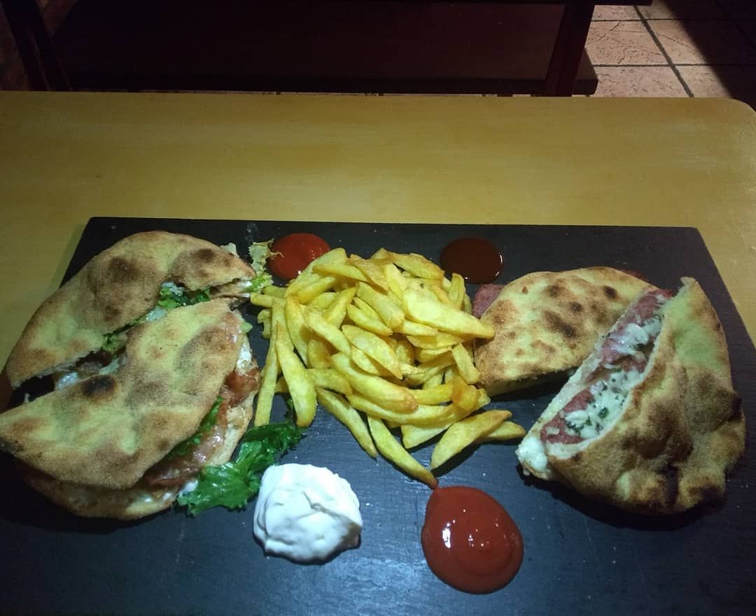 Bocadillos en pan de pizza: Carta de Restaurante Pizzería Metrópolis Bocadillos en pan de pizza: Carta de Restaurante Pizzería Metrópolis