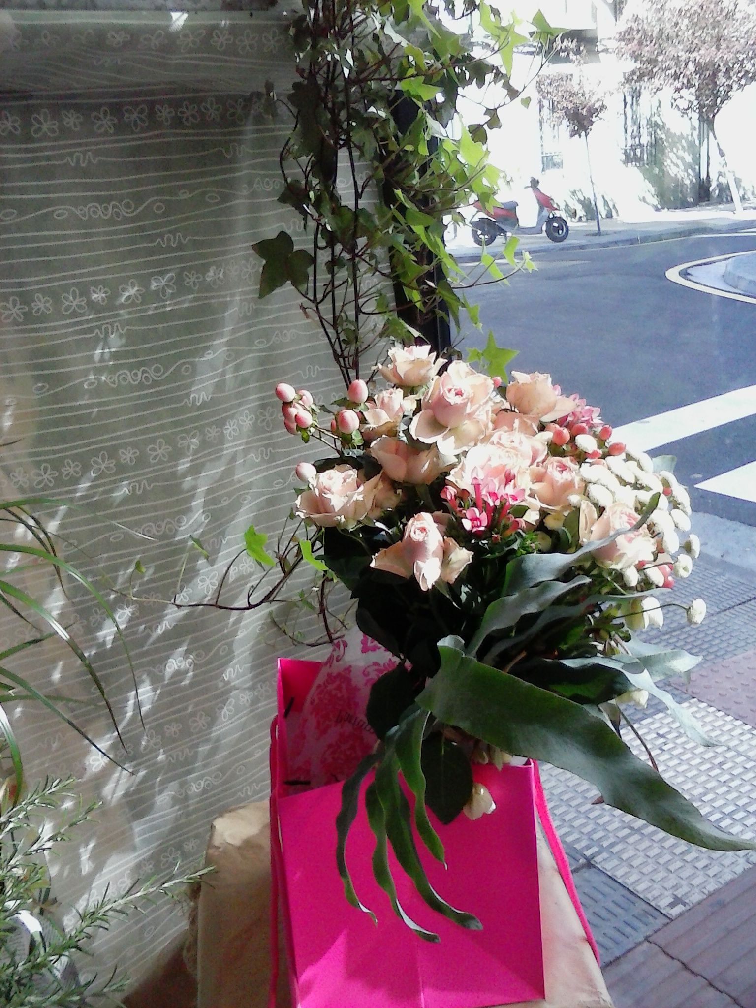 Envíos a Domicilio: Servicios de Artemisa Flores Envíos a Domicilio: Servicios de Artemisa Flores
