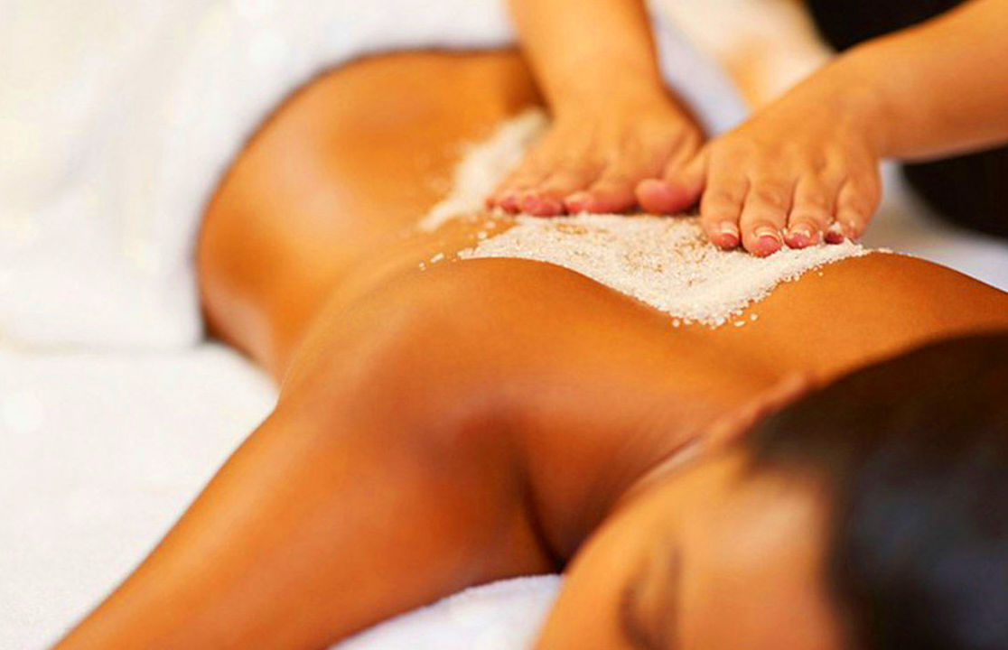 Exfoliación de sal y flores: Tratamientos de Alegría Spa Catalonia Reina Victoria**** Exfoliación de sal y flores: Tratamientos de Alegría Spa Catalonia Reina Victoria****