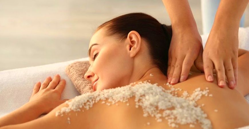 Exfoliación de sal y flores: Tratamientos de Alegría Spa Catalonia Reina Victoria**** Exfoliación de sal y flores: Tratamientos de Alegría Spa Catalonia Reina Victoria****