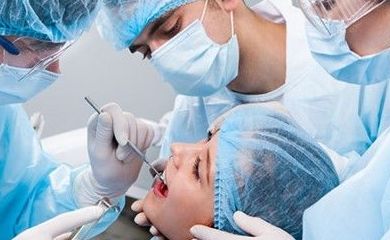 Cirugía: Tratamientos de Dental Clínic Palamós