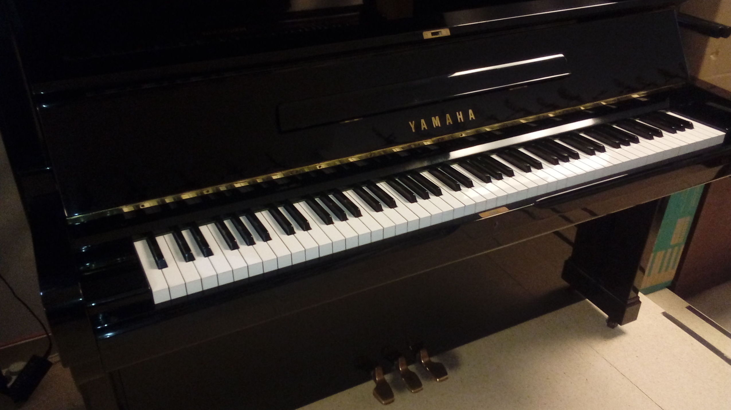 YAMAHA UH2: Catálogo de L'Art Guinardó YAMAHA UH2: Catálogo de L'Art Guinardó