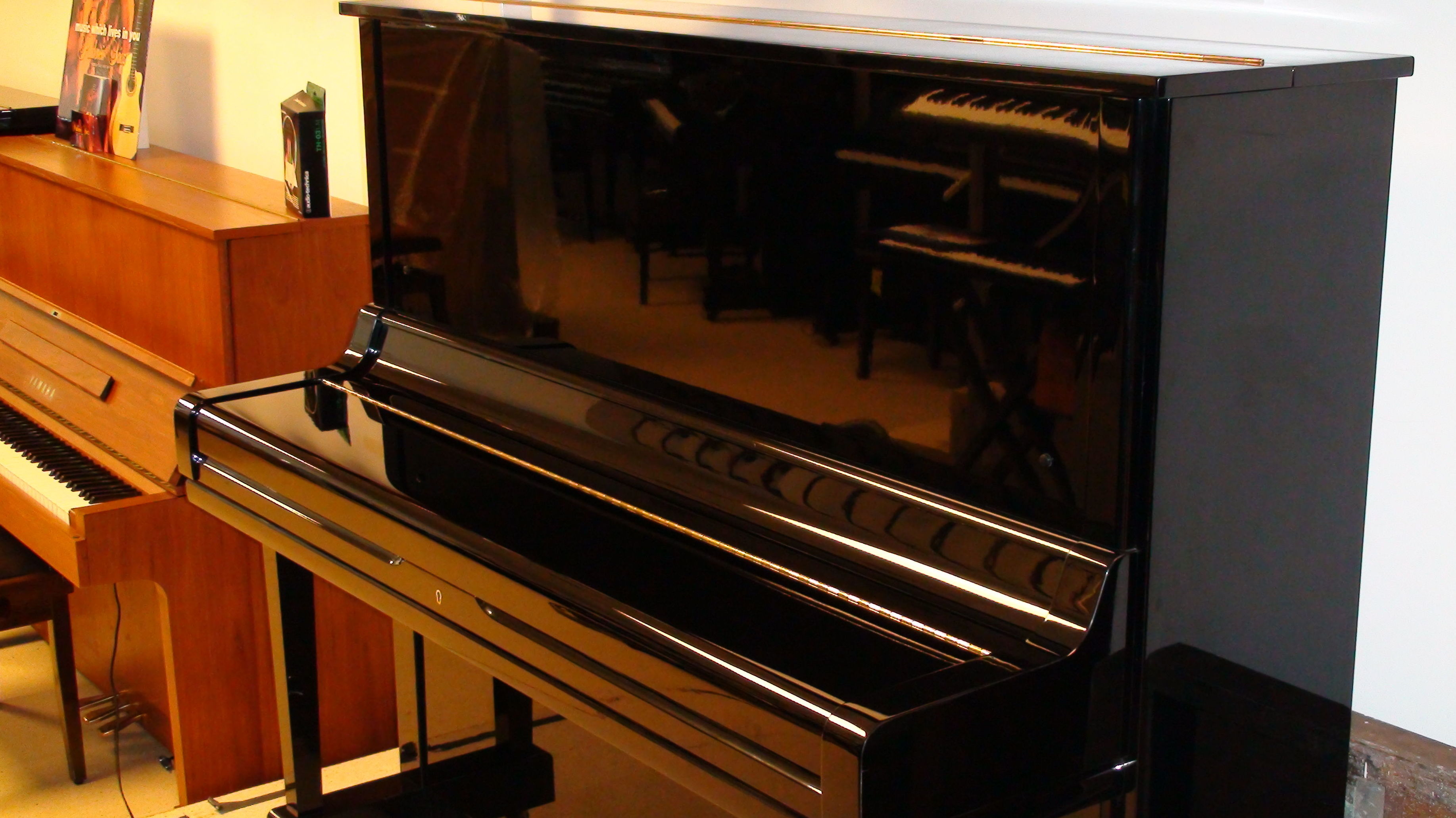 YAMAHA U1H YAMAHA U1H