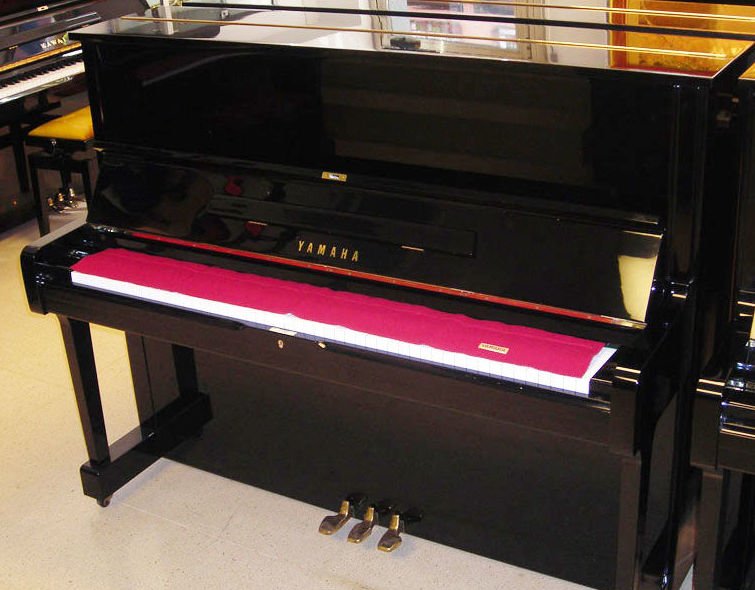 PIANO YAMAHA U1A 3741084: Catálogo de L'Art Guinardó PIANO YAMAHA U1A 3741084: Catálogo de L'Art Guinardó