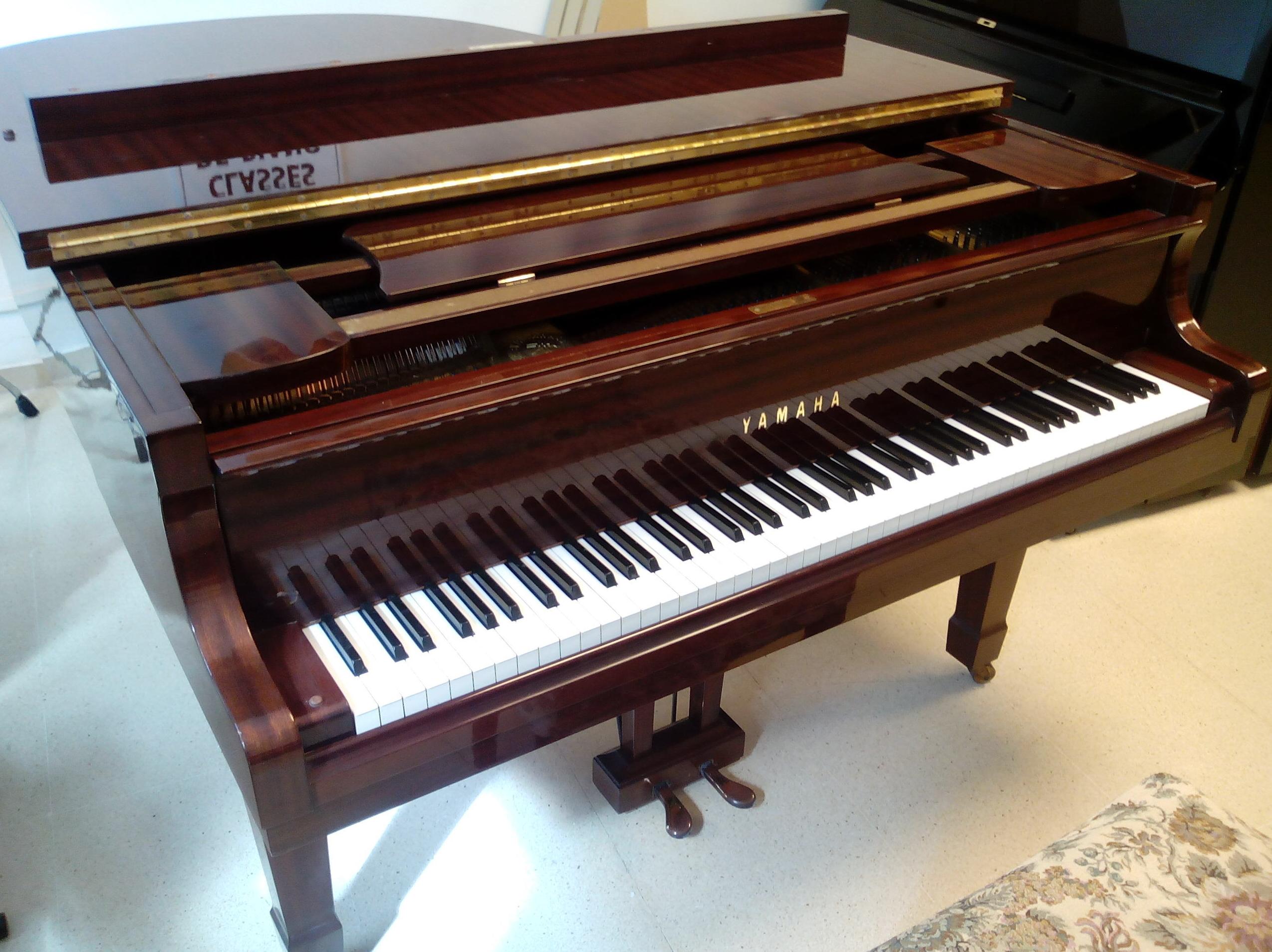 PIANO YAMAHA MD. G-2 COLOR CAOBA: Catálogo de L'Art Guinardó PIANO YAMAHA MD. G-2 COLOR CAOBA: Catálogo de L'Art Guinardó