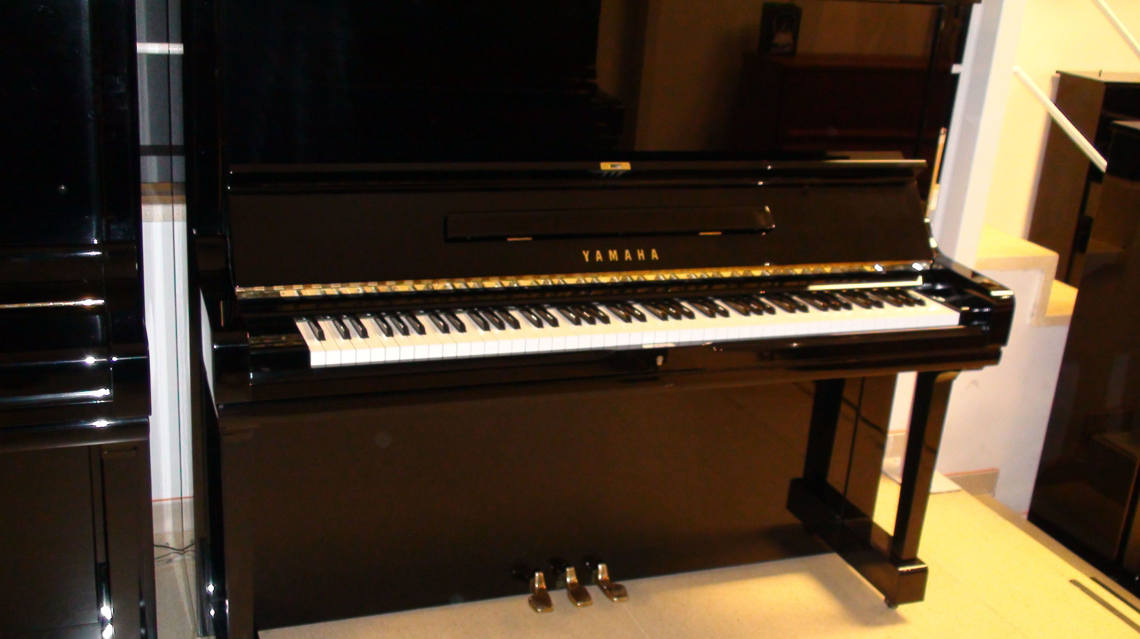 PIANO YAMAHA U1M 3655626 : Catálogo de L'Art Guinardó PIANO YAMAHA U1M 3655626 : Catálogo de L'Art Guinardó