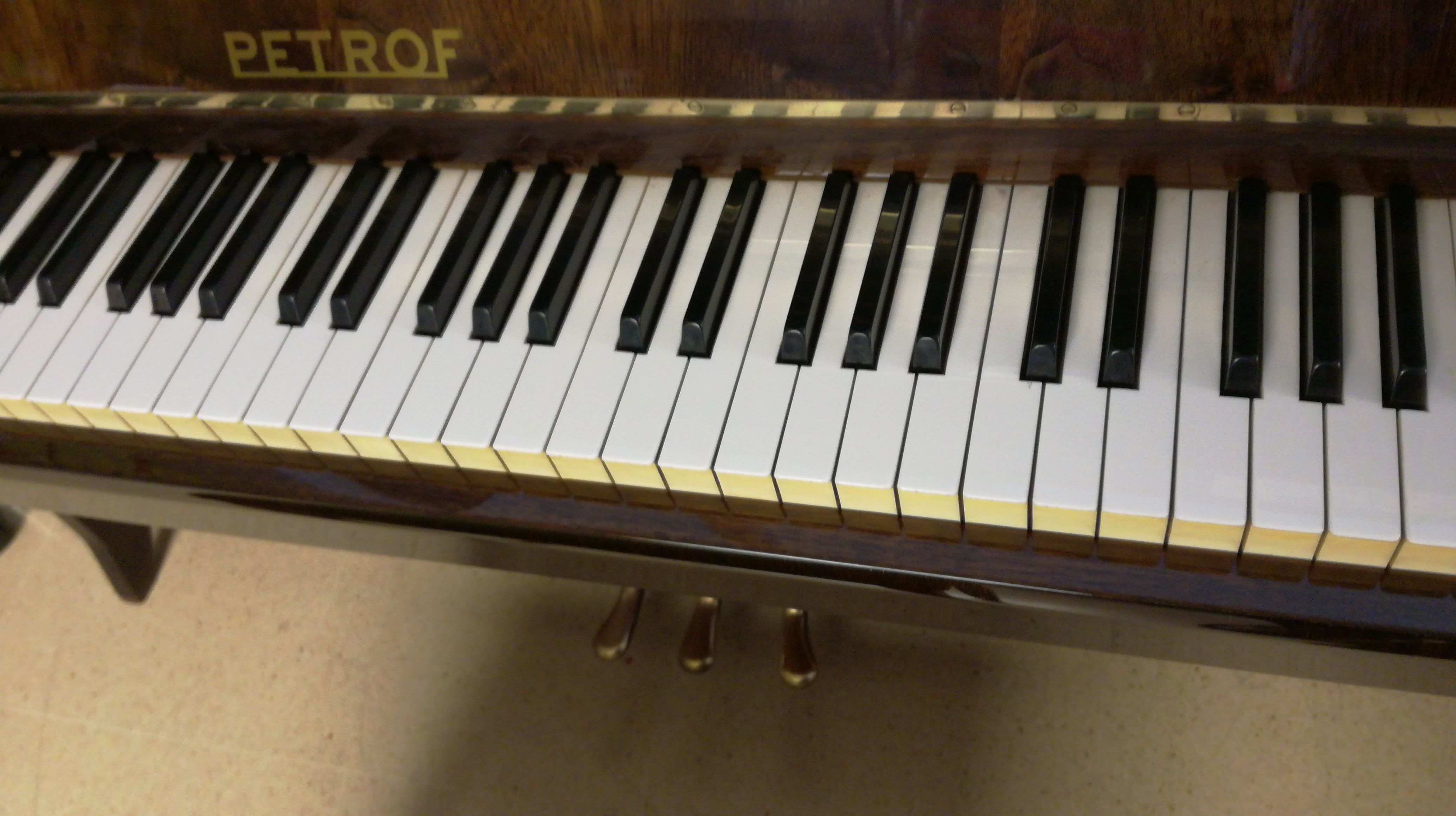 PIANO ALQUILER PETROF ALQUILADO: Catálogo de L'Art Guinardó PIANO ALQUILER PETROF ALQUILADO: Catálogo de L'Art Guinardó