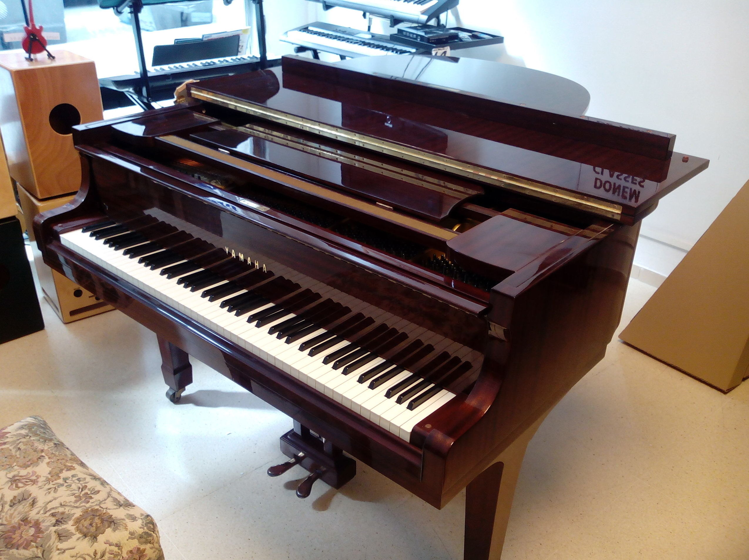 PIANO YAMAHA MD. G-2 COLOR CAOBA: Catálogo de L'Art Guinardó PIANO YAMAHA MD. G-2 COLOR CAOBA: Catálogo de L'Art Guinardó