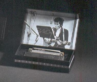 ARMONICA BOB DYLAN SIGNATURE: Catálogo de L'Art Guinardó ARMONICA BOB DYLAN SIGNATURE: Catálogo de L'Art Guinardó