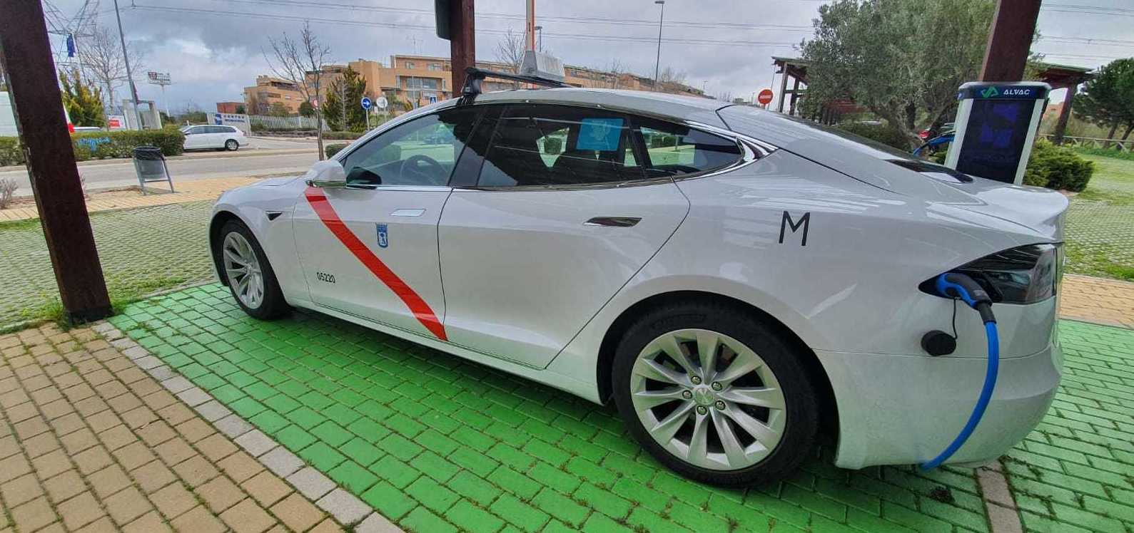 Taxi los Peñascales Las Matas y Las Rozas. Calidad y lujo con un taxi Tesla. Taxi los Peñascales Las Matas y Las Rozas. Calidad y lujo con un taxi Tesla.
