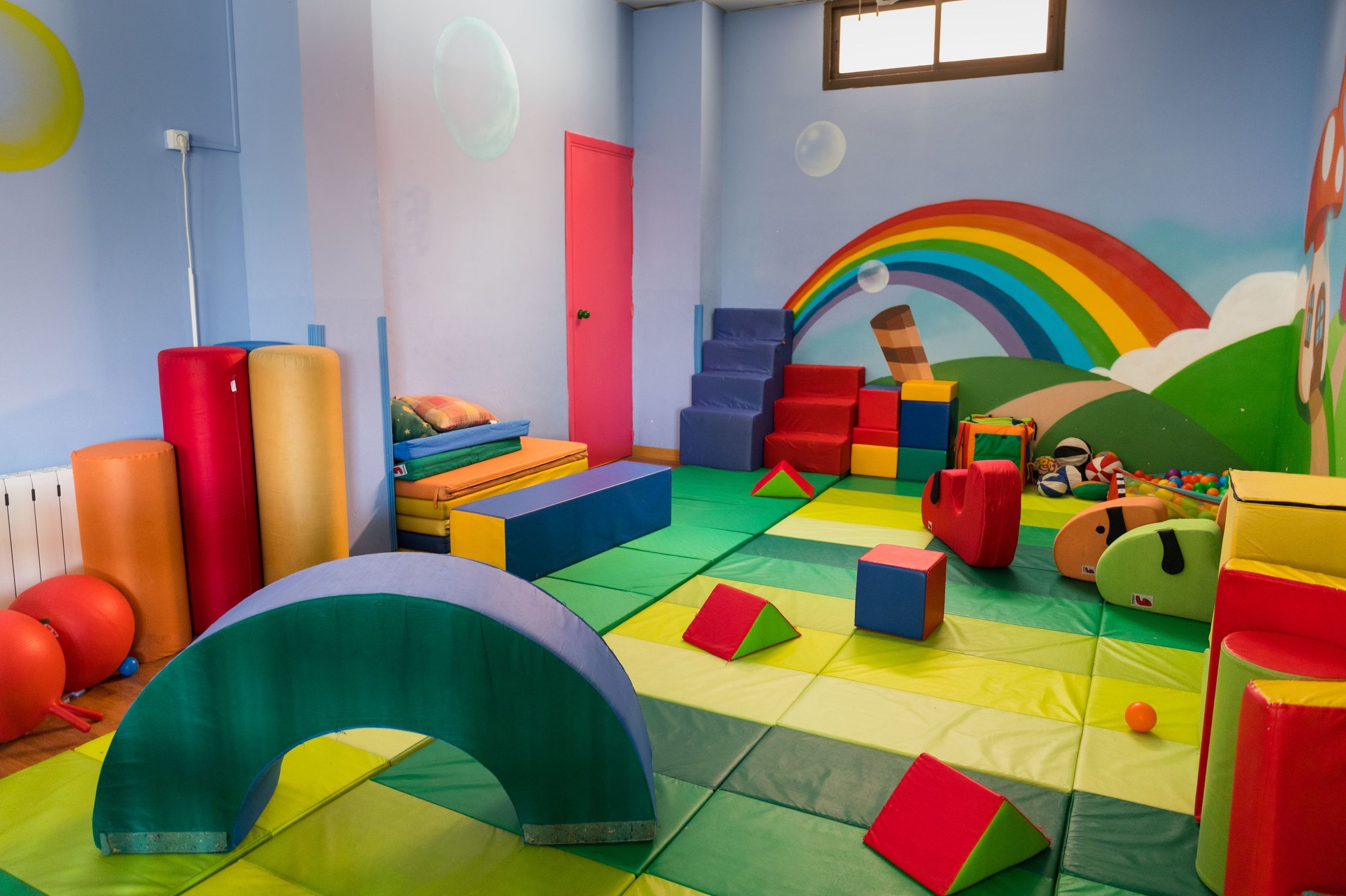 Patio interior y exterior: Centro Infantil Pompitas de Centro Infantil Pompitas Patio interior y exterior: Centro Infantil Pompitas de Centro Infantil Pompitas