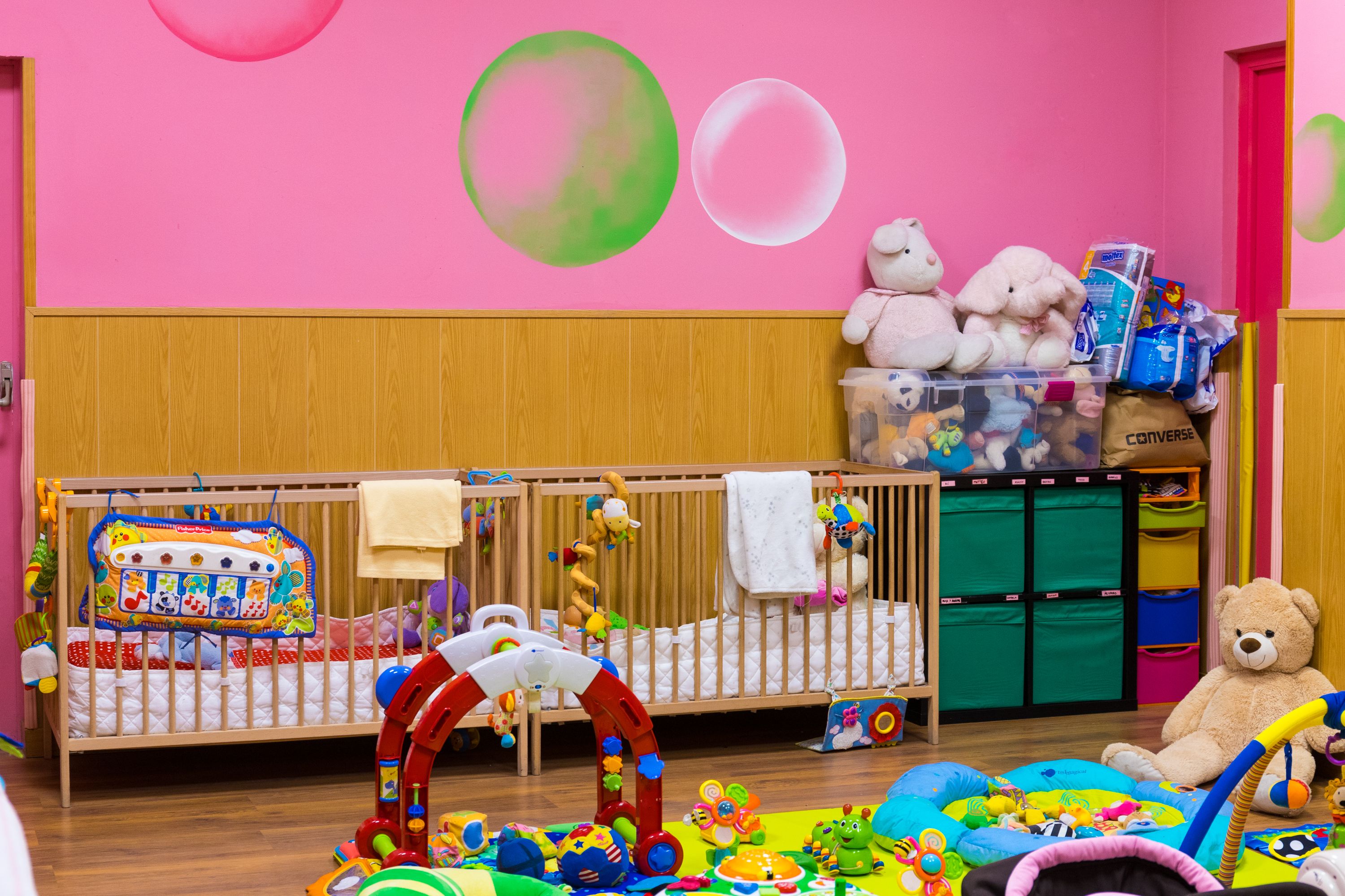 Aula Rosa (bebés): Centro Infantil Pompitas de Centro Infantil Pompitas Aula Rosa (bebés): Centro Infantil Pompitas de Centro Infantil Pompitas